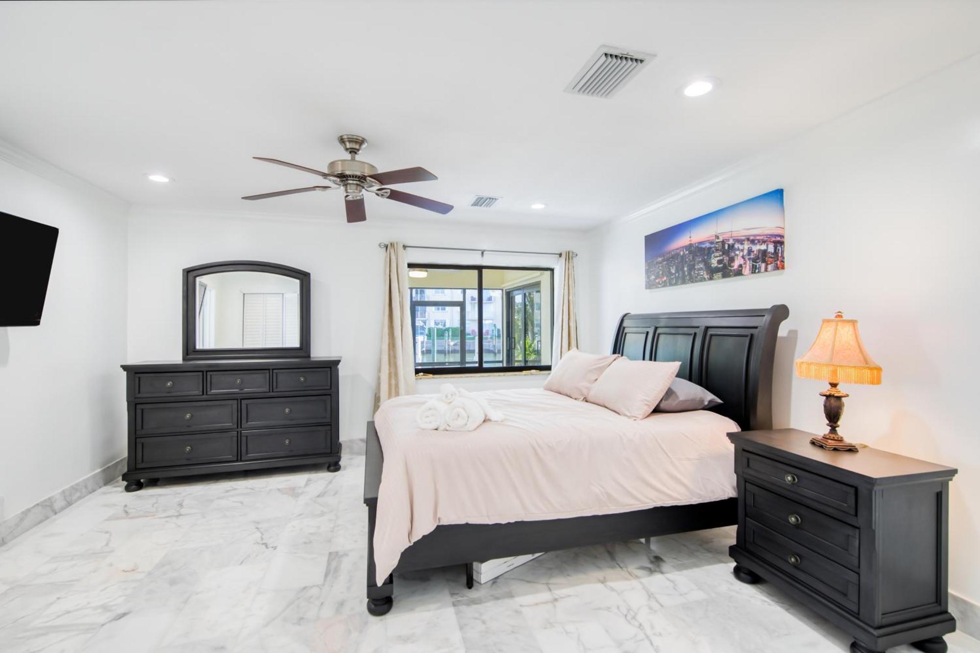 Marble House In Lauderdale Harbours Holiday home
