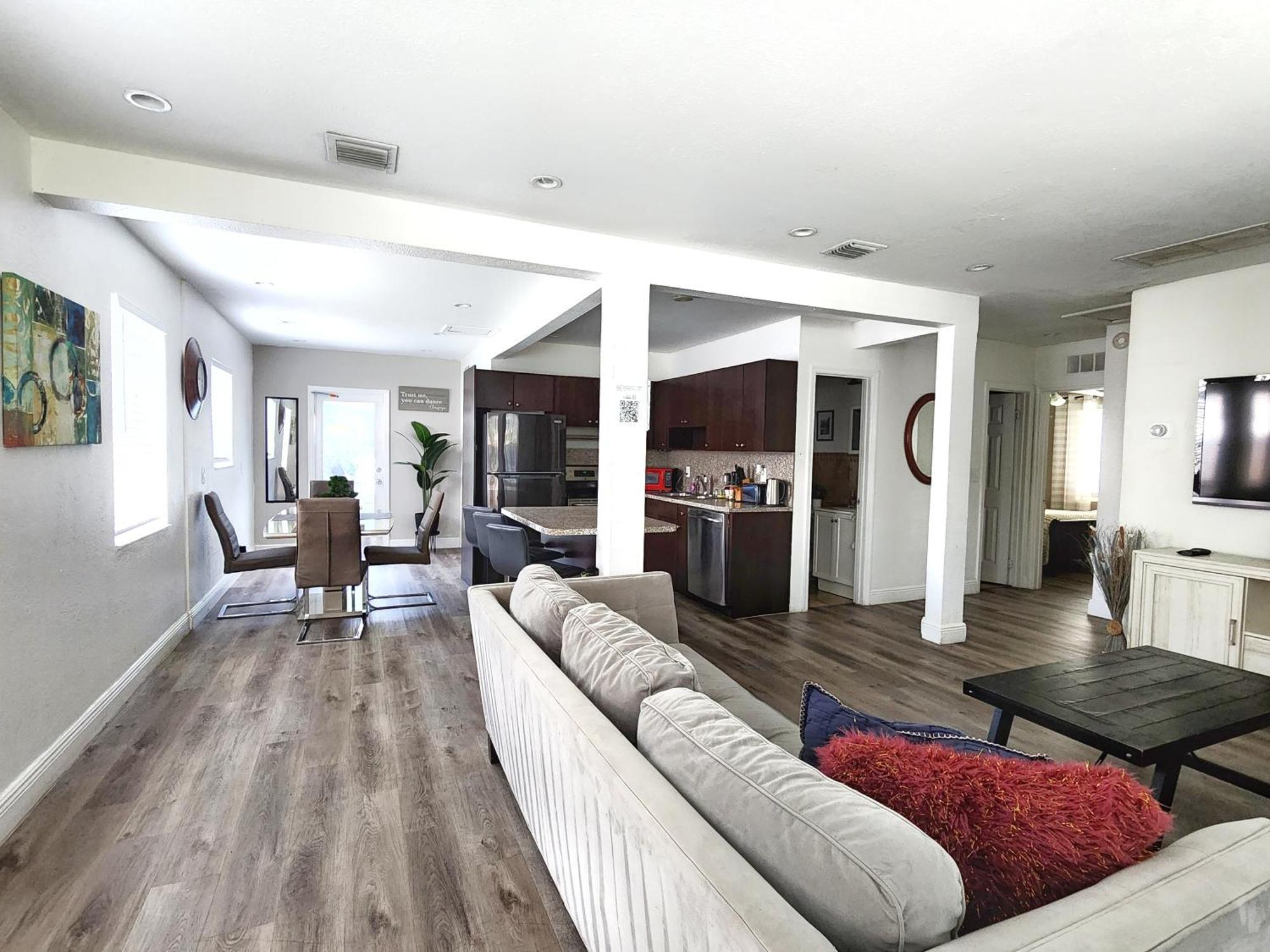 Center Proximity With Heated Pool Holiday home
