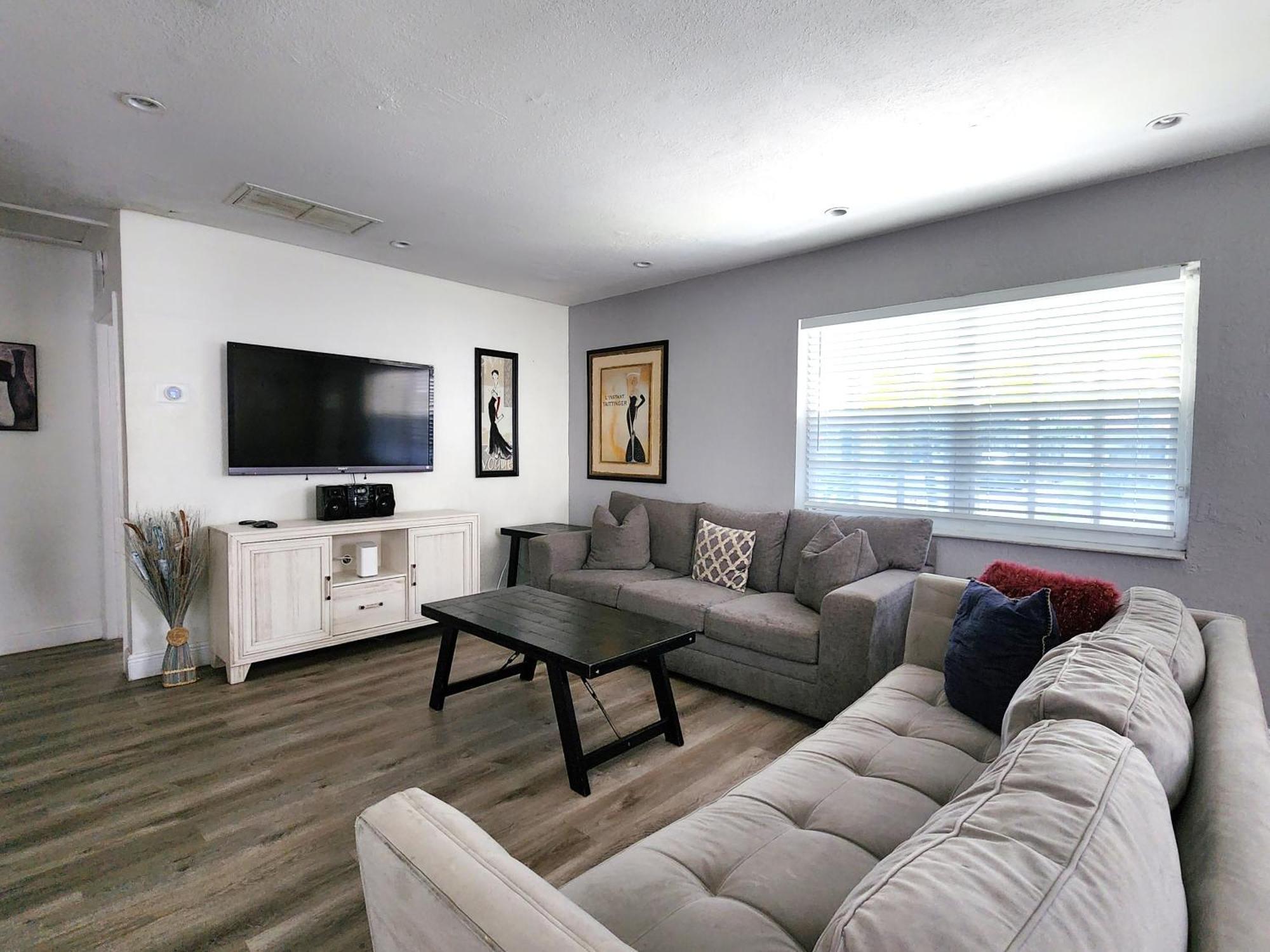 Holiday home Center Proximity With Heated Pool