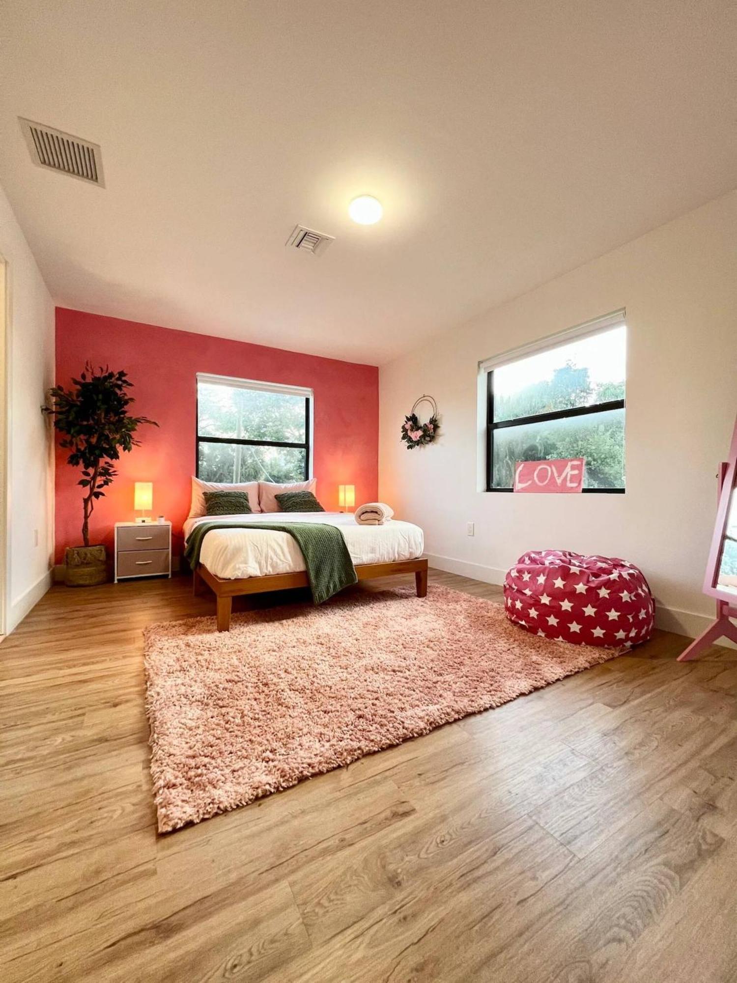 Super Stylish 4 Bedroom Steps From The Fun Villa Fort Lauderdale