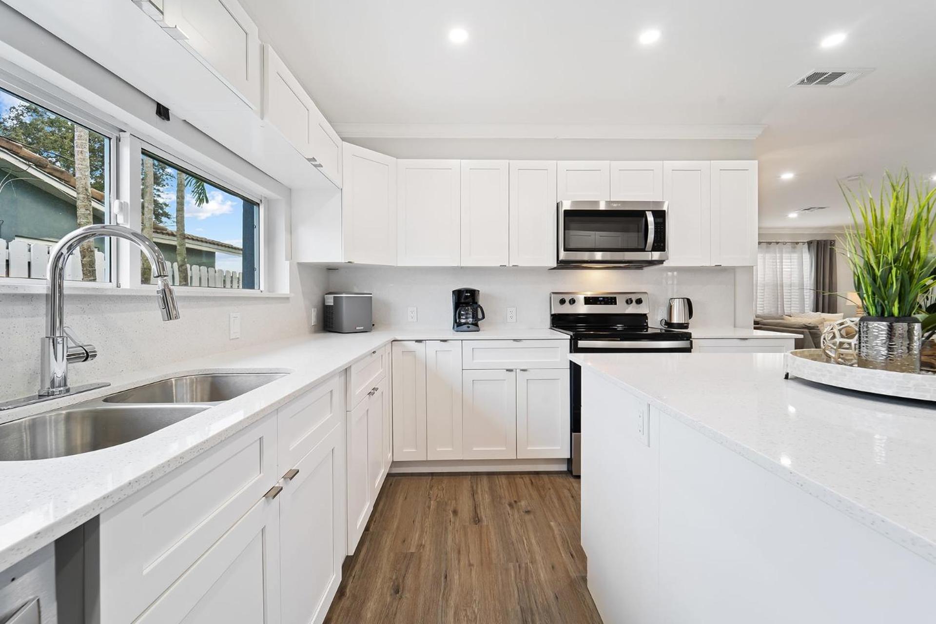 Peaceful 5br -waterway Views Private Heated Pool *