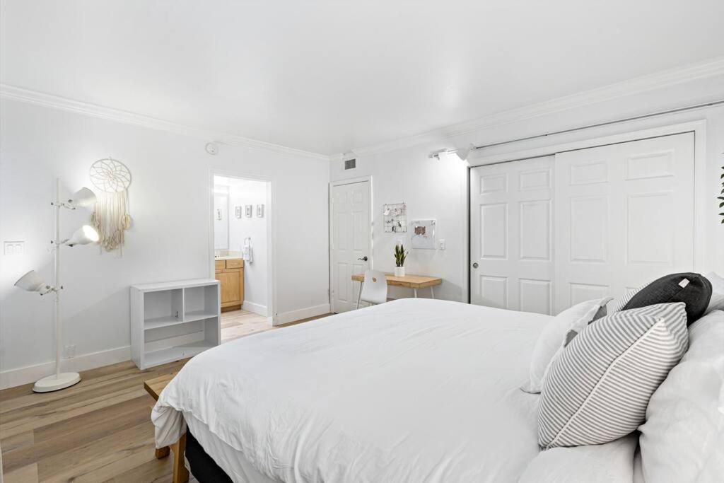 Charming Near Olas Blvd Apartment *