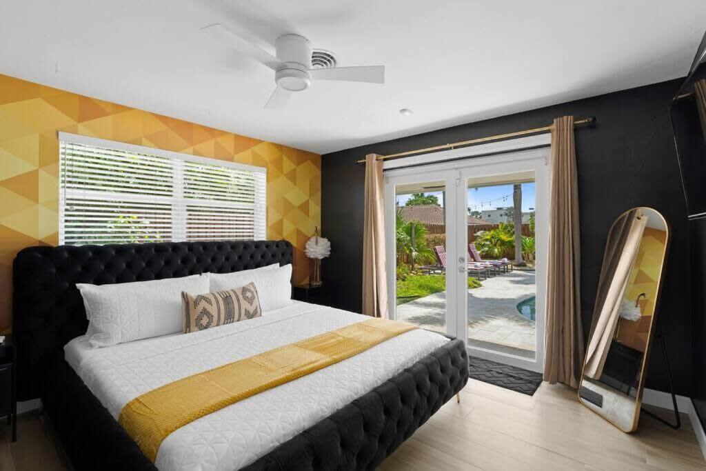 Luxury Kitchen Heated Pool Pool Table Bikes Fort Lauderdale