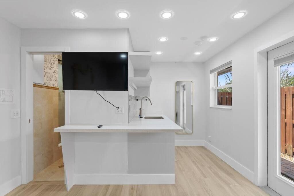 Luxury Kitchen Heated Pool Pool Table Bikes