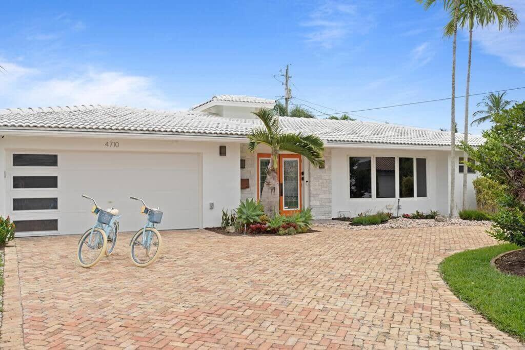 Luxury Kitchen Heated Pool Pool Table Bikes *