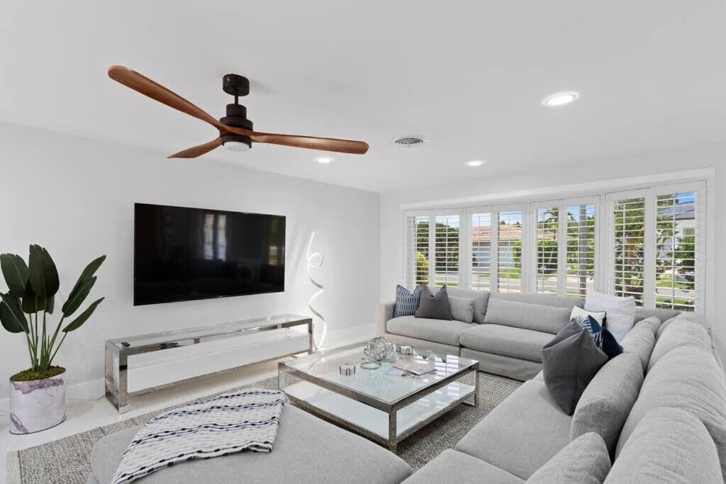 Luxury Kitchen Heated Pool Pool Table Bikes Holiday home Fort Lauderdale