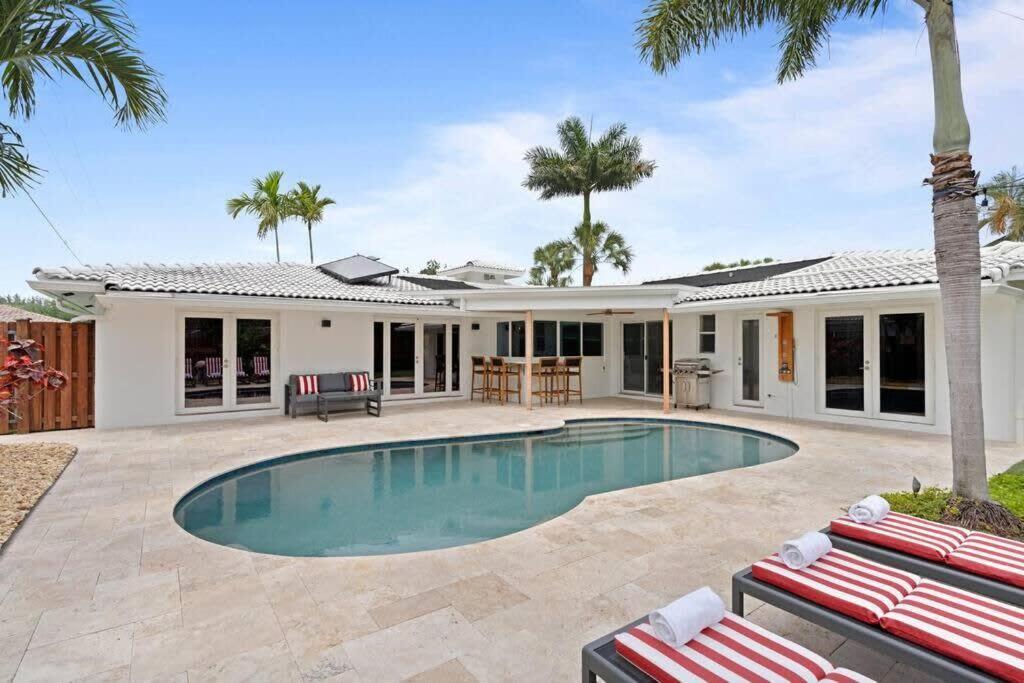 Luxury Kitchen Heated Pool Pool Table Bikes Fort Lauderdale