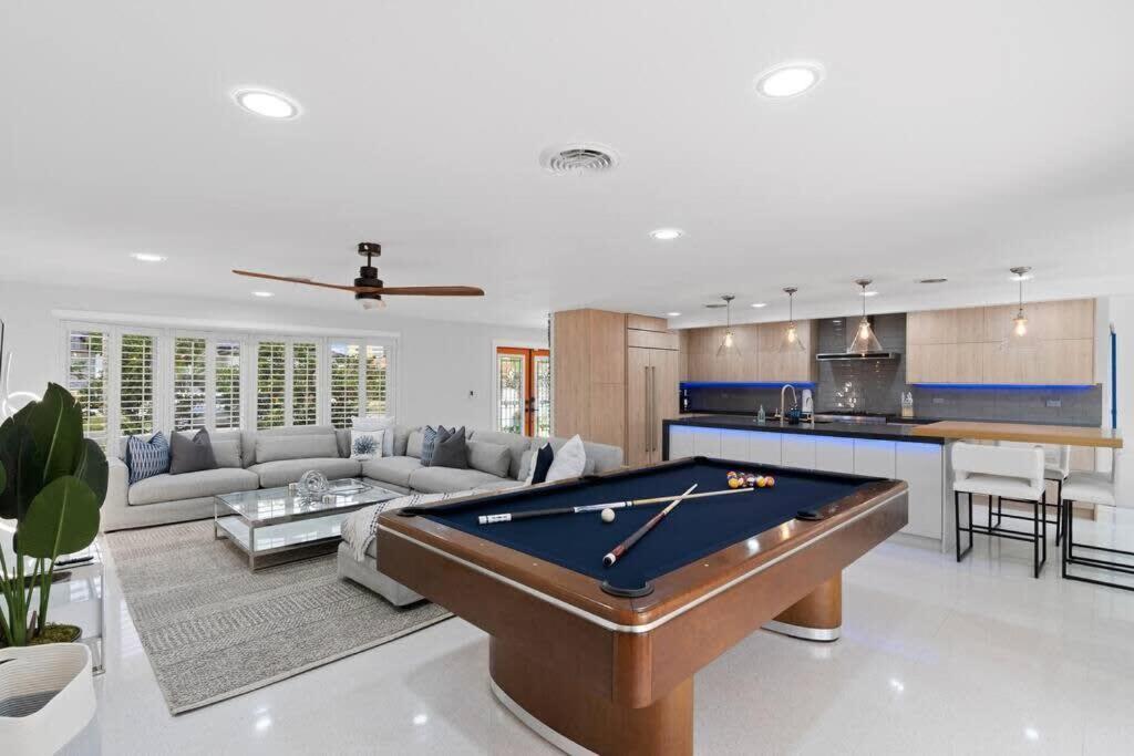 Luxury Kitchen Heated Pool Pool Table Bikes *