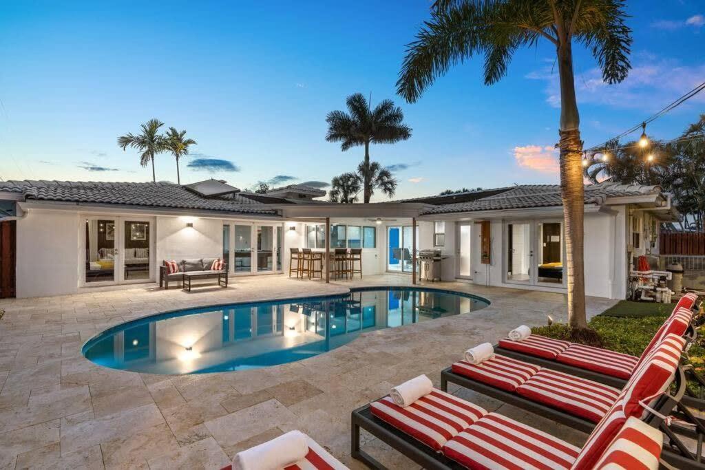 Holiday home Luxury Kitchen Heated Pool Pool Table Bikes *