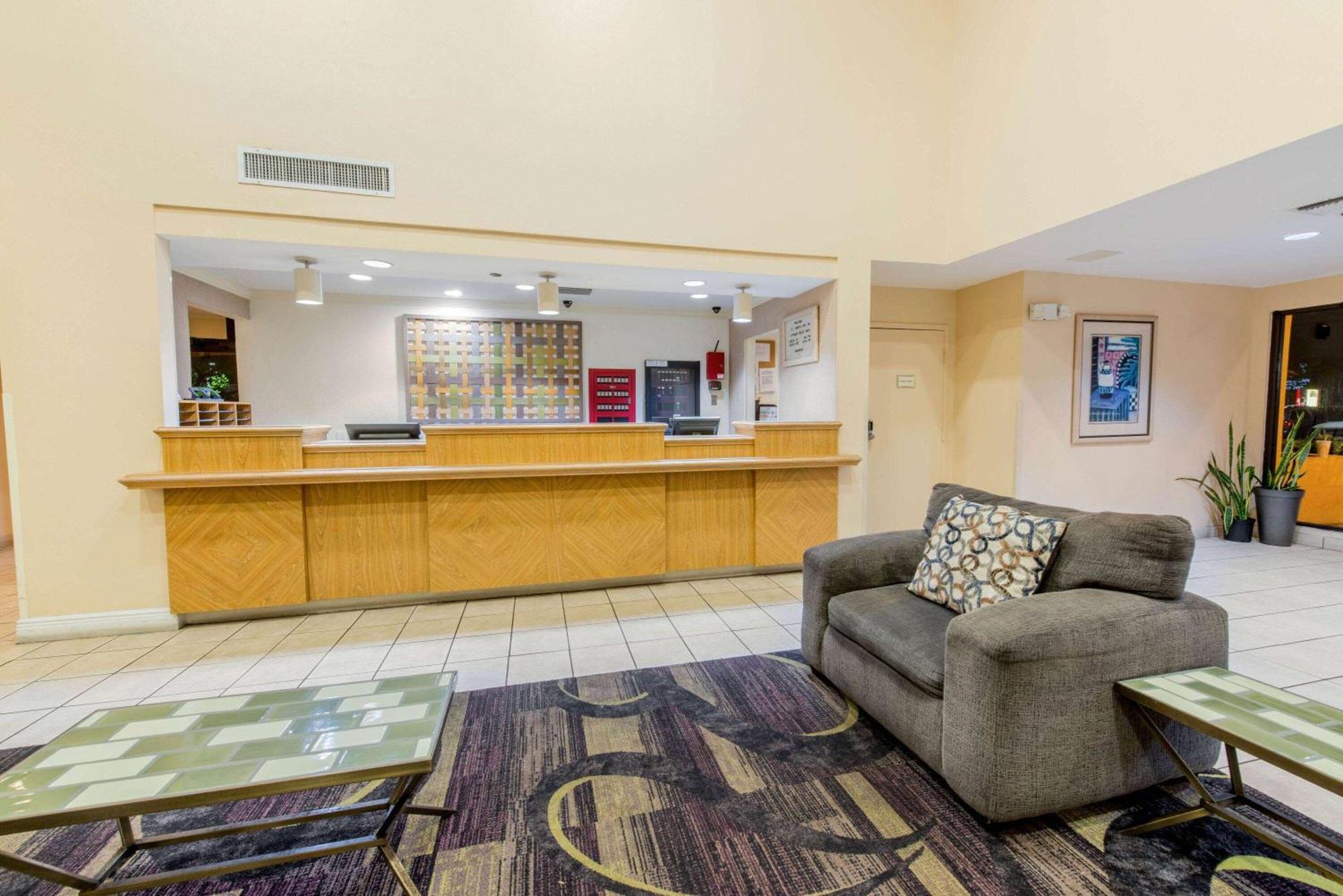 La Quinta By Wyndham Ft Lauderdale Cypress Creek Hotel Fort Lauderdale