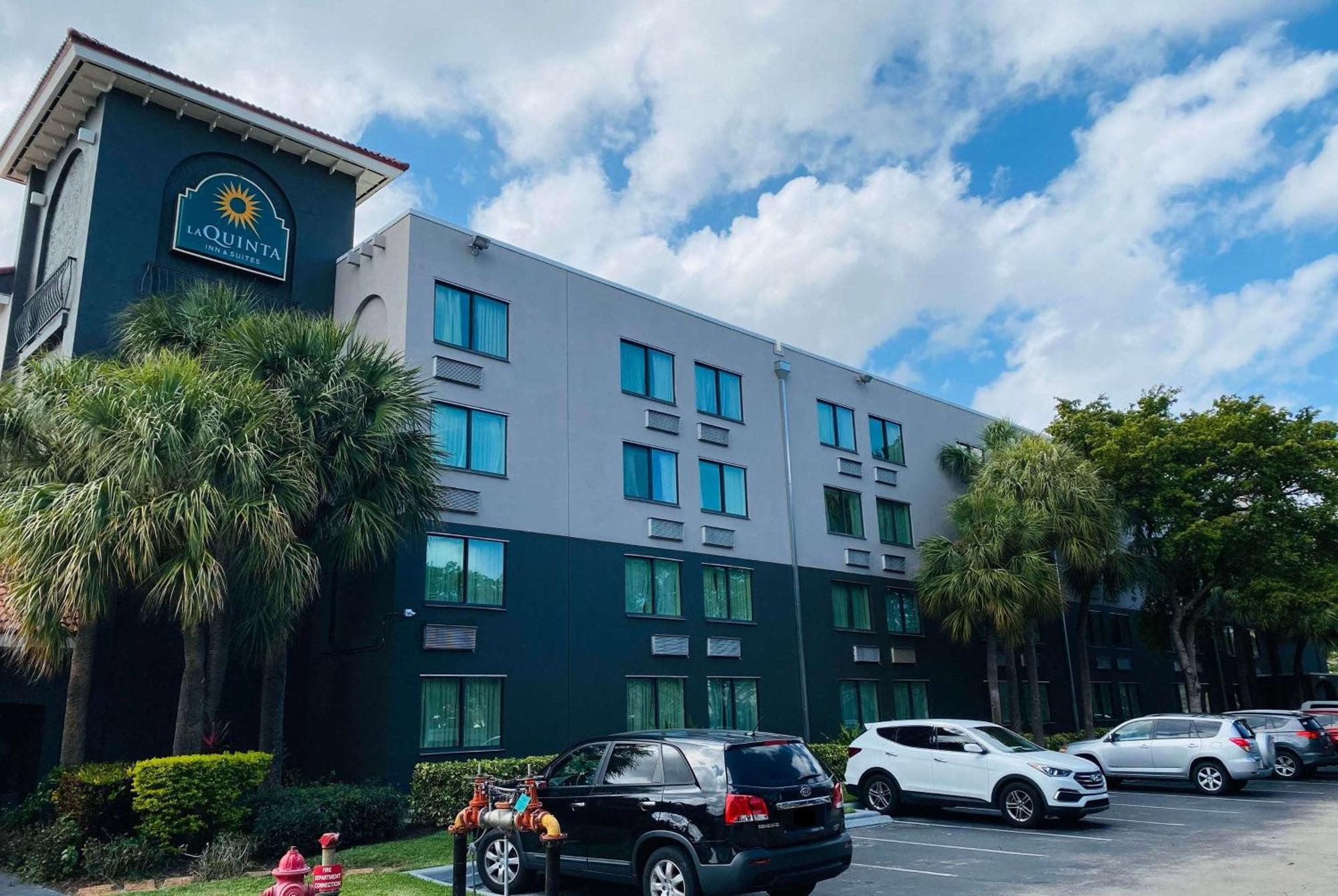 La Quinta By Wyndham Ft Lauderdale Cypress Creek Hotel 3*