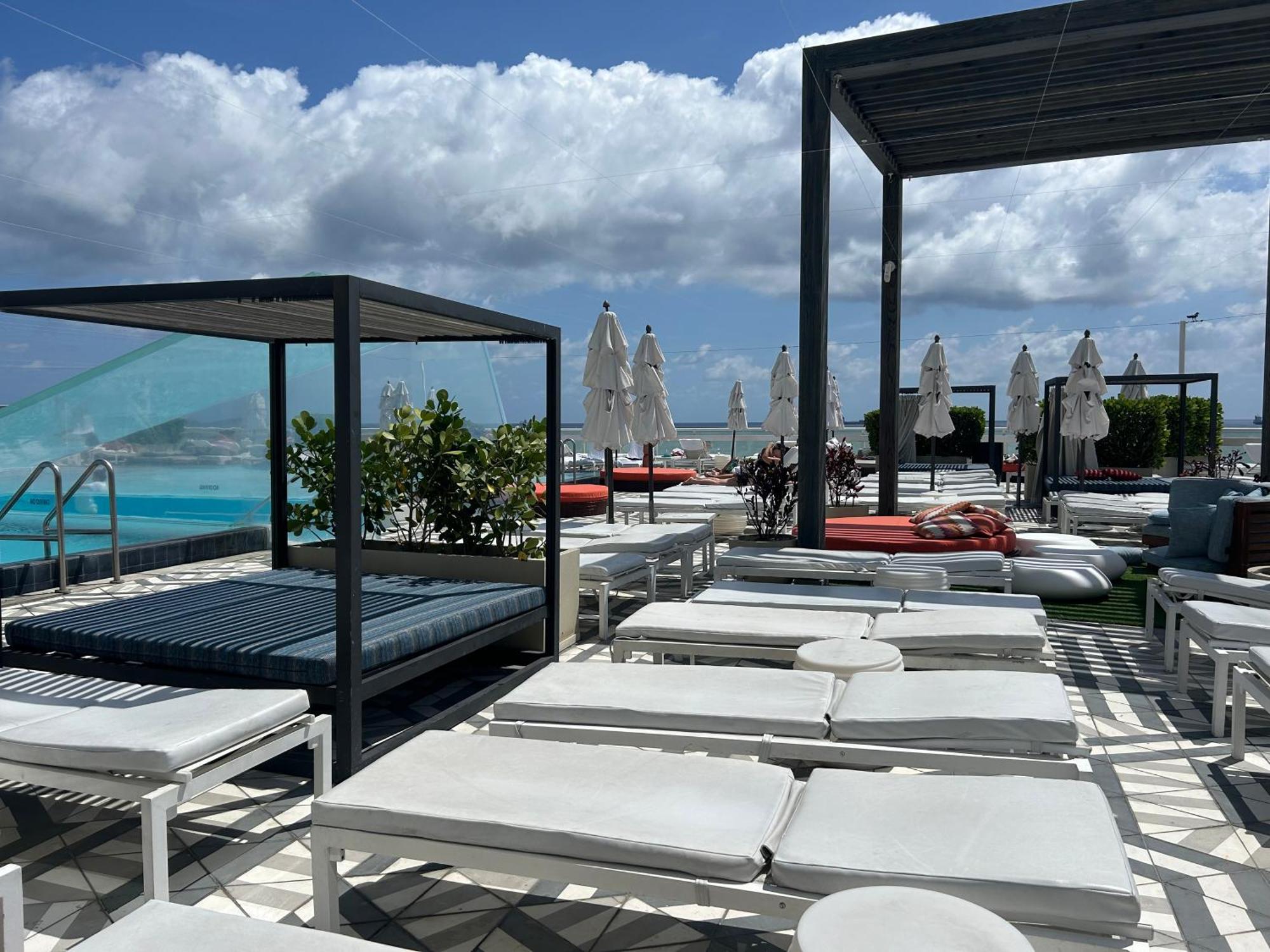 Beachfront-spacious W *