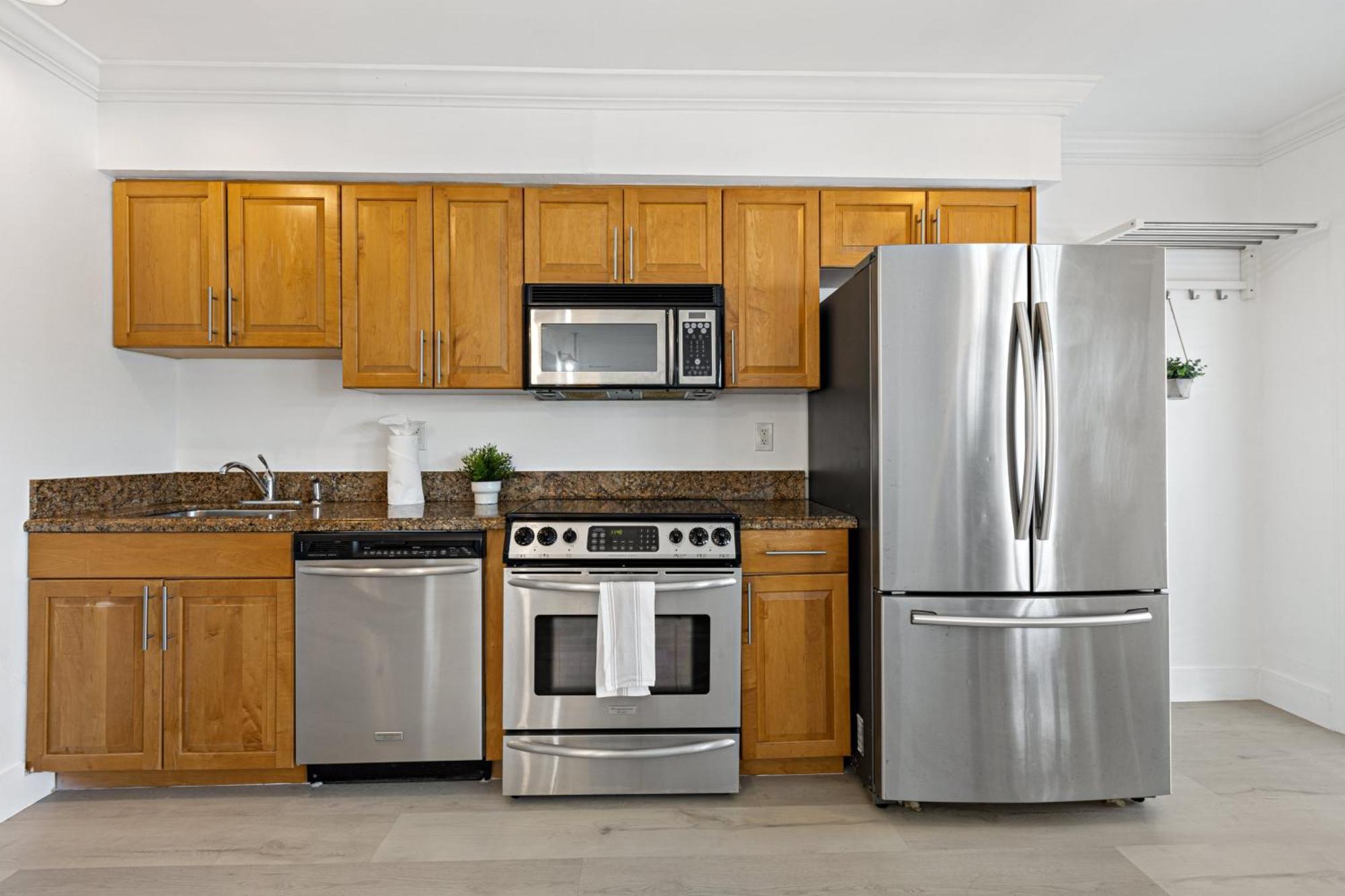 Olas Blvd Exclusive With Waterview Apartment