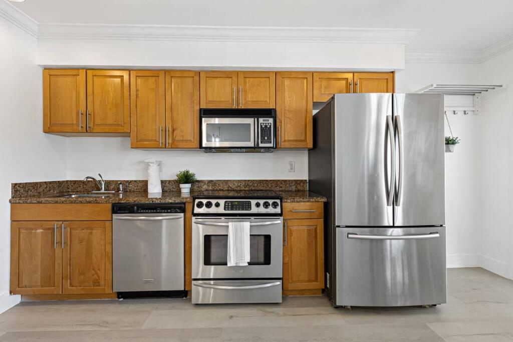 Olas Blvd Exclusive With Waterview Apartment