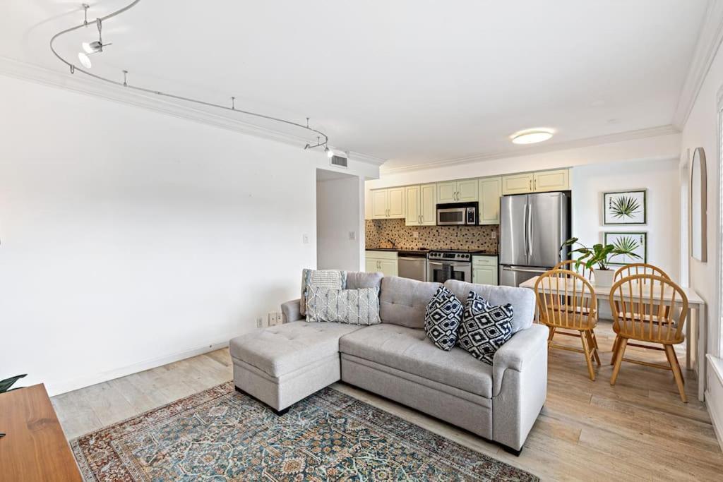 Olas Blvd Waterfront Apartment