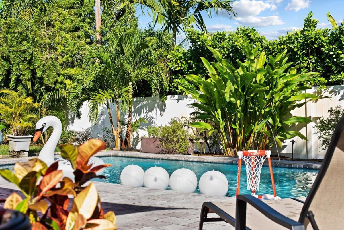Heated Pool Oasis Holiday home