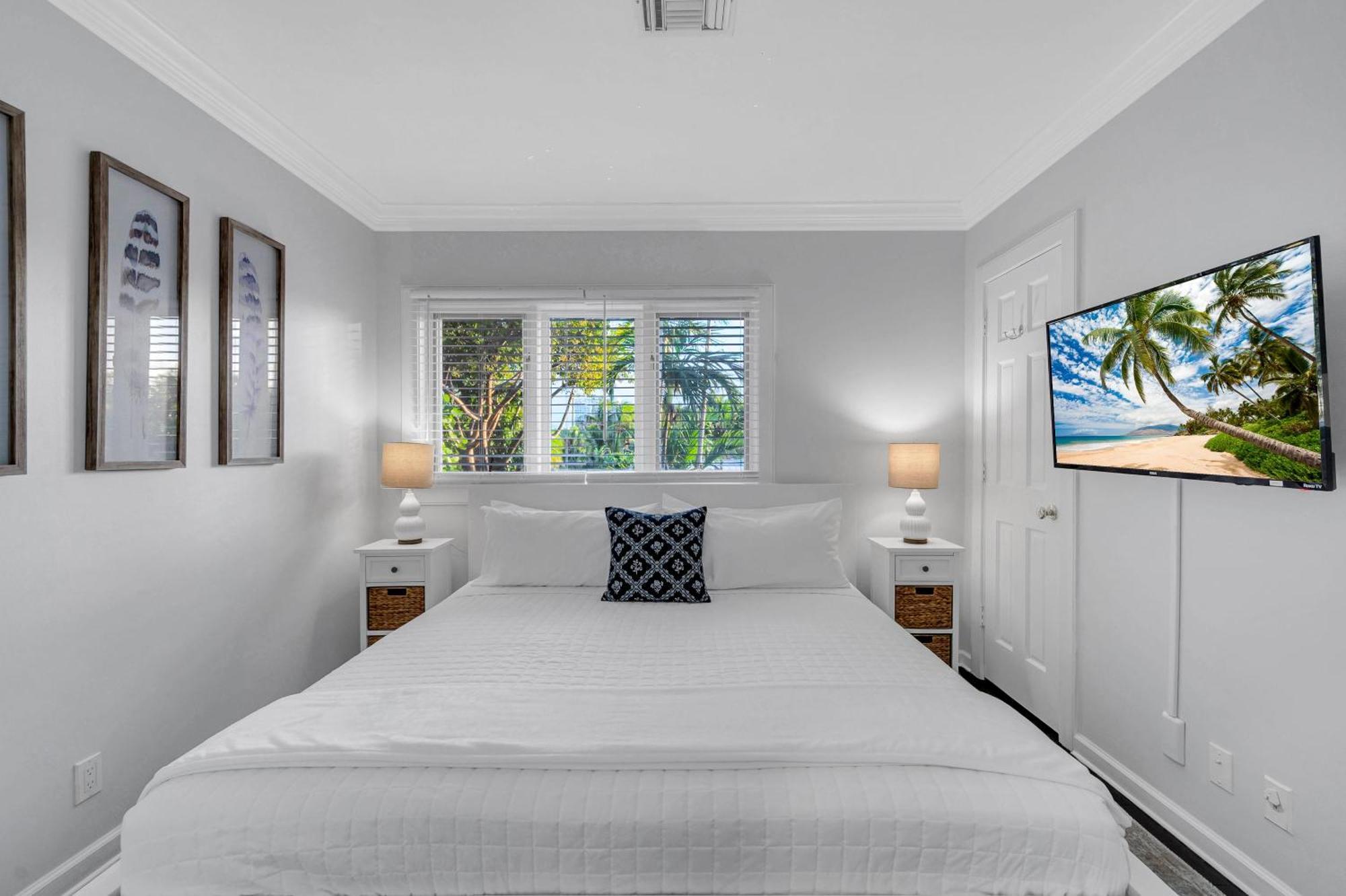 Private Neighborhood Heated Pool Lush Surroundings Harbor Key Resldences Holiday home *