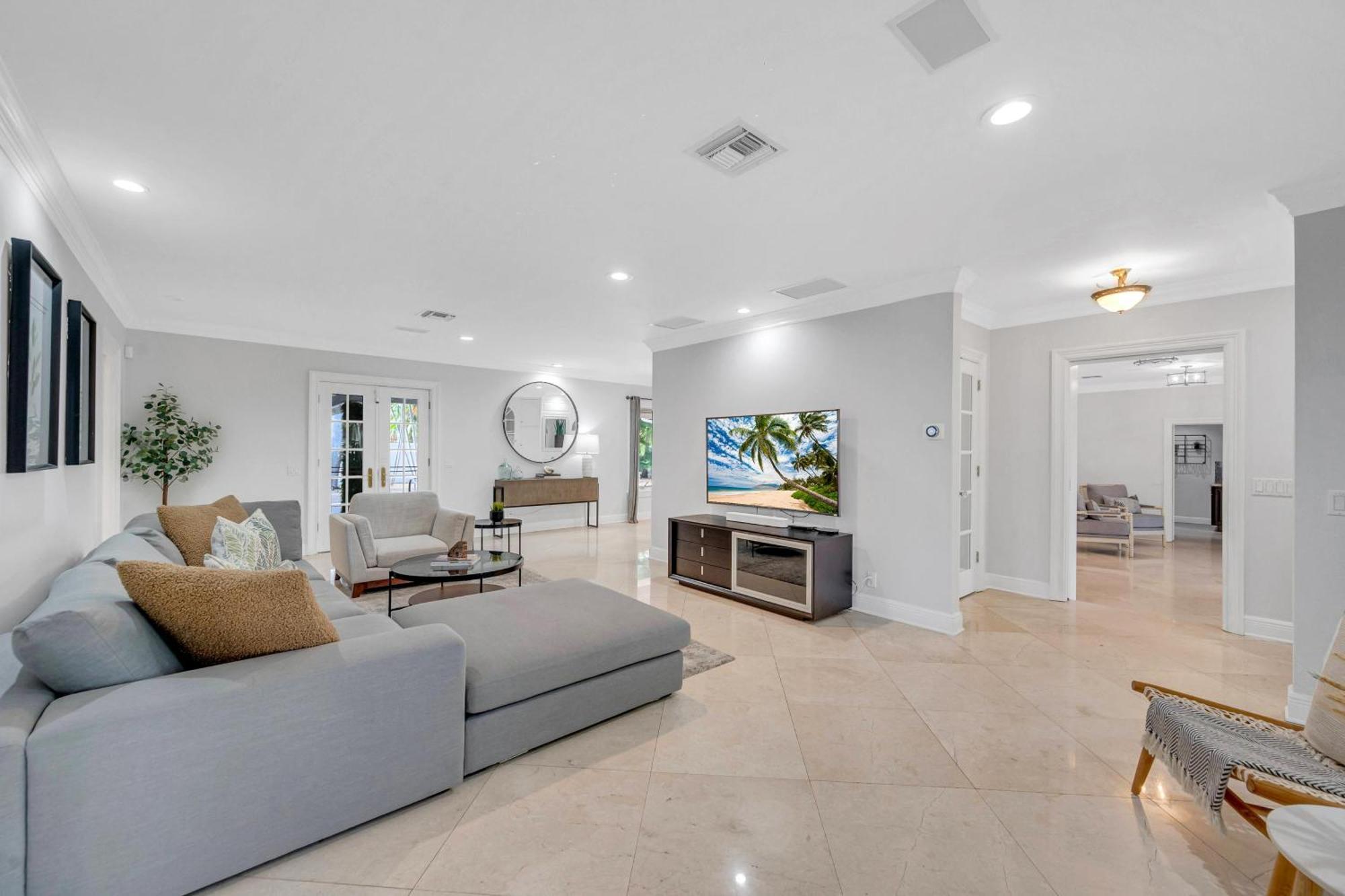 Private Neighborhood Heated Pool Lush Surroundings Harbor Key Resldences Fort Lauderdale