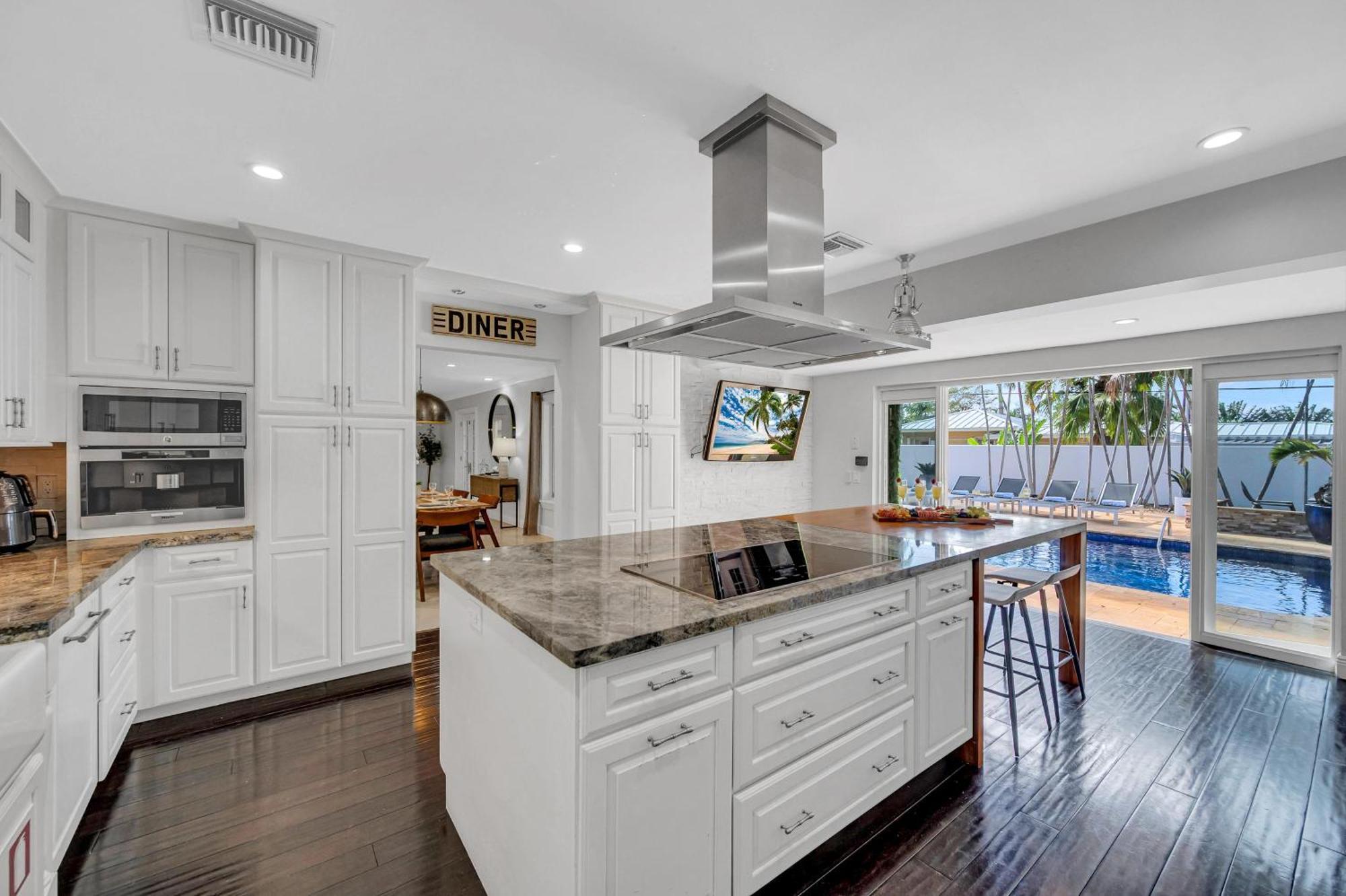 Private Neighborhood Heated Pool Lush Surroundings Harbor Key Resldences Fort Lauderdale