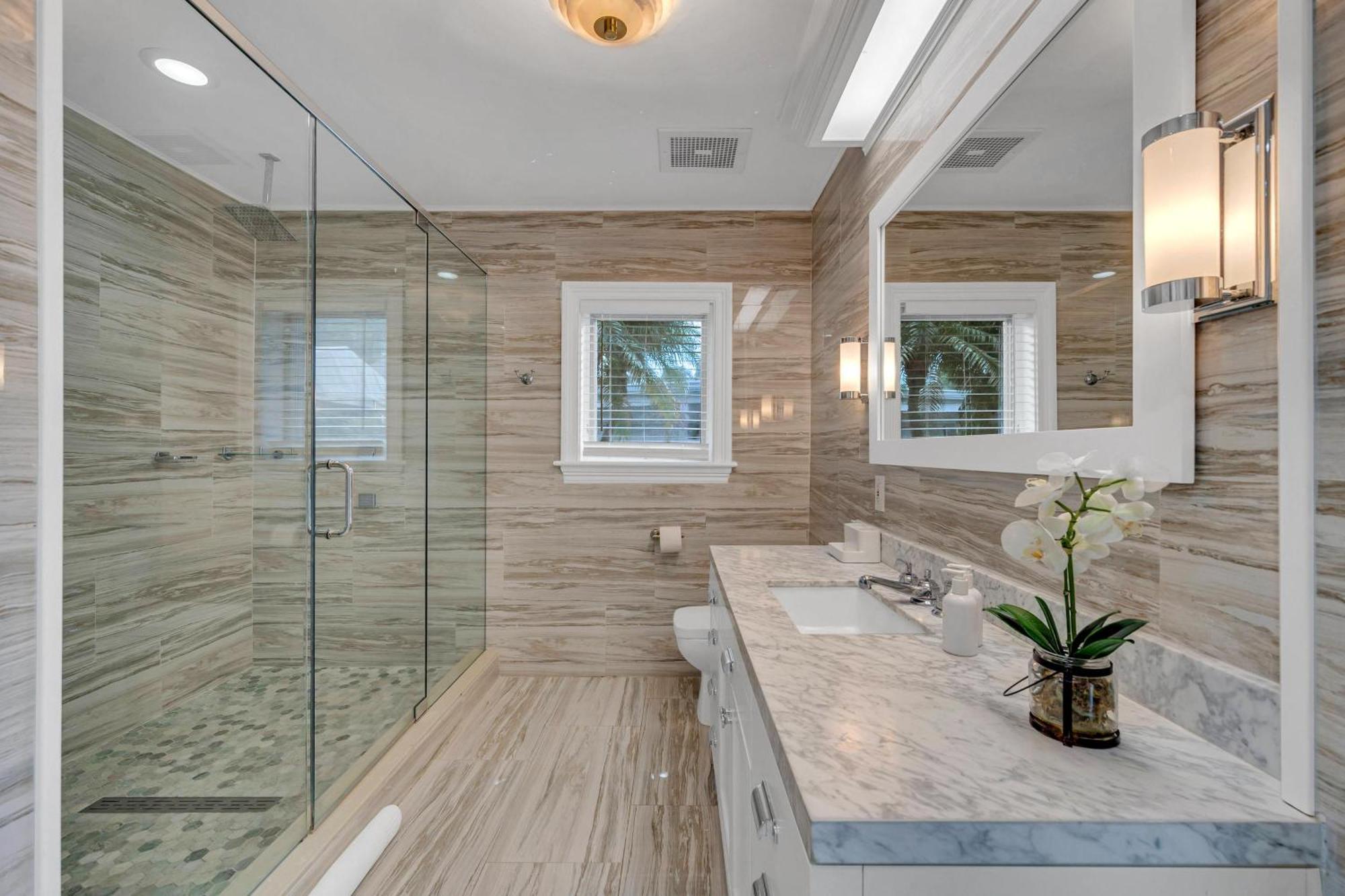 Private Neighborhood Heated Pool Lush Surroundings Harbor Key Resldences