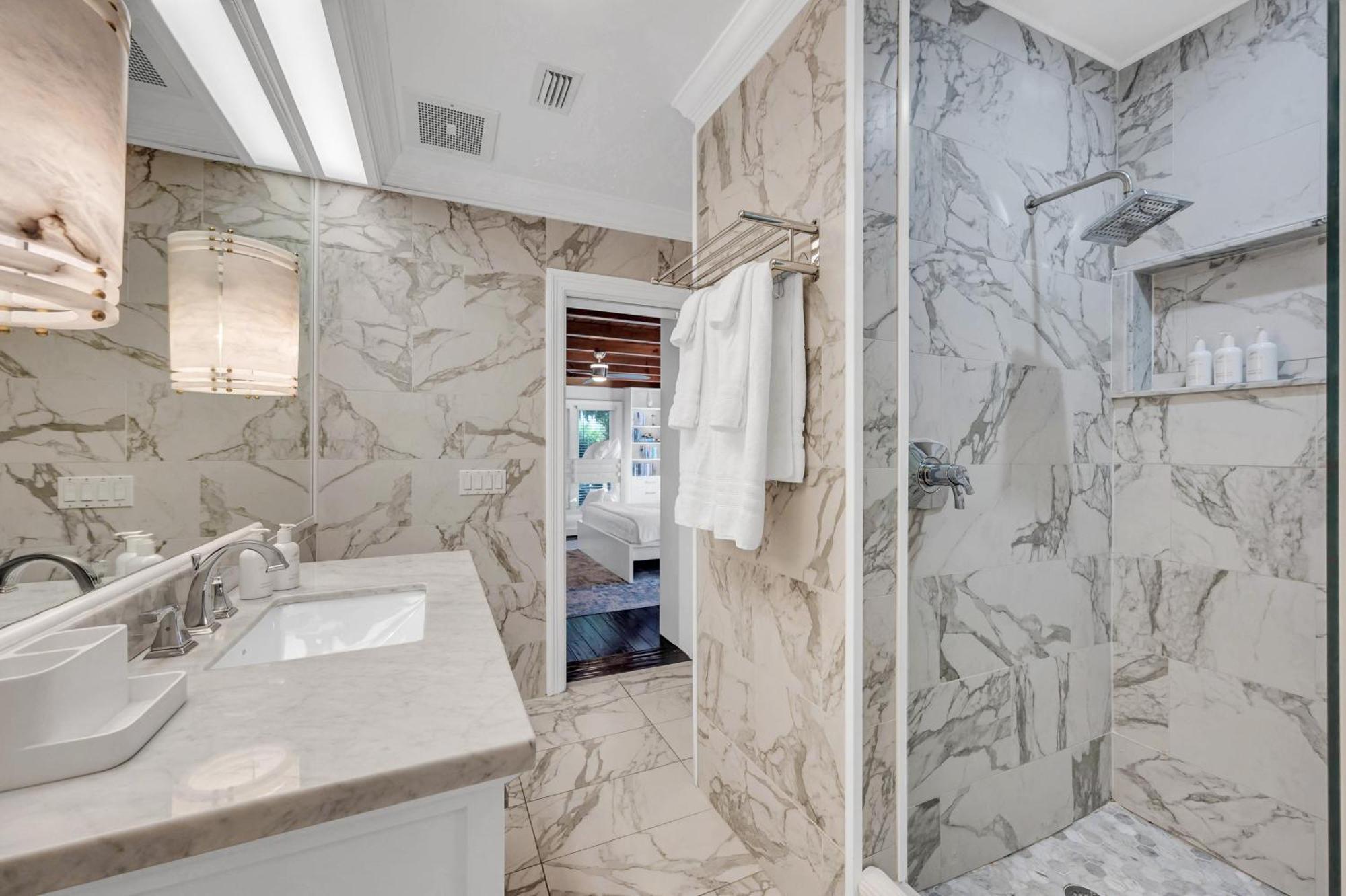 Holiday home Private Neighborhood Heated Pool Lush Surroundings Harbor Key Resldences *