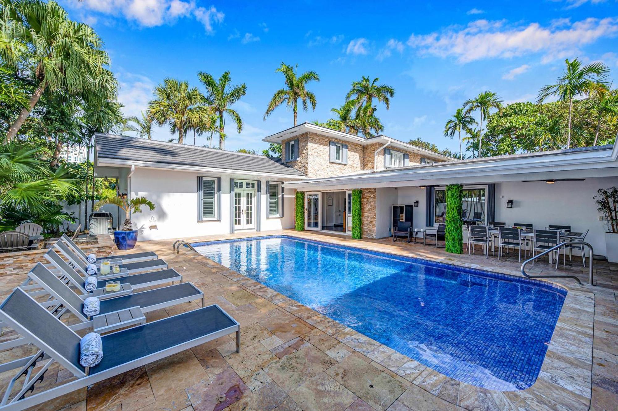 Private Neighborhood Heated Pool Lush Surroundings Harbor Key Resldences Holiday home Fort Lauderdale