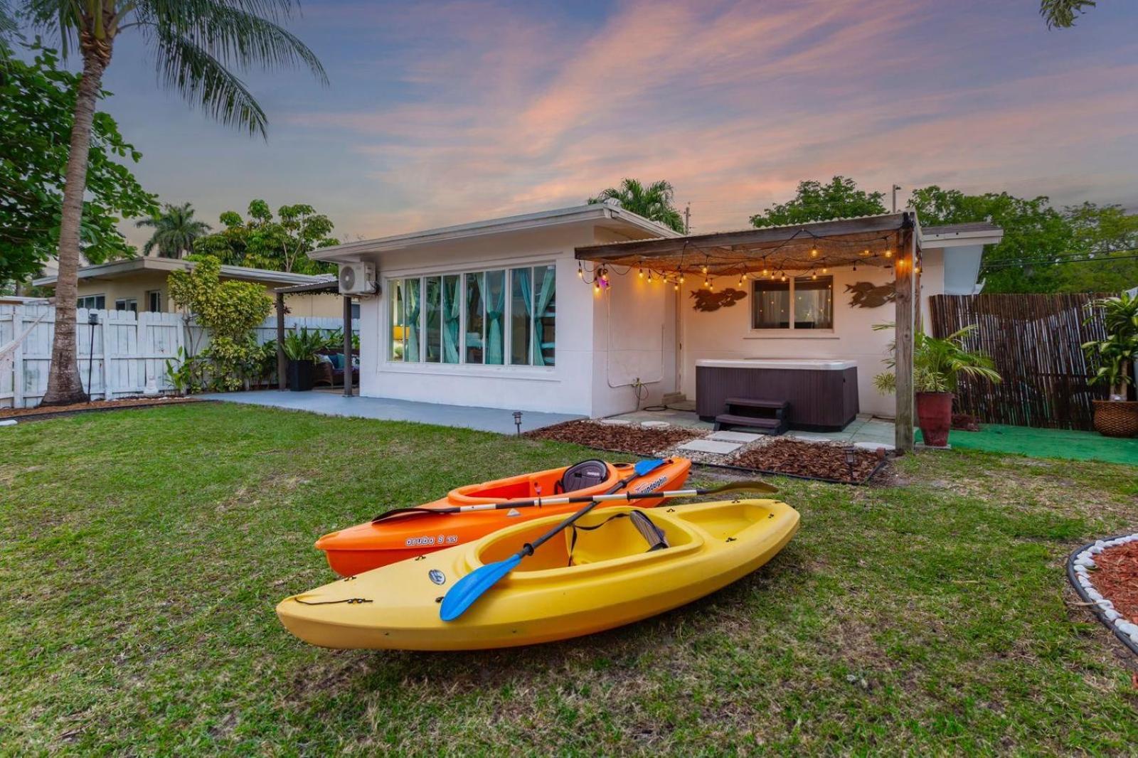 Riverwalk I Private Dock & Hot Tub *
