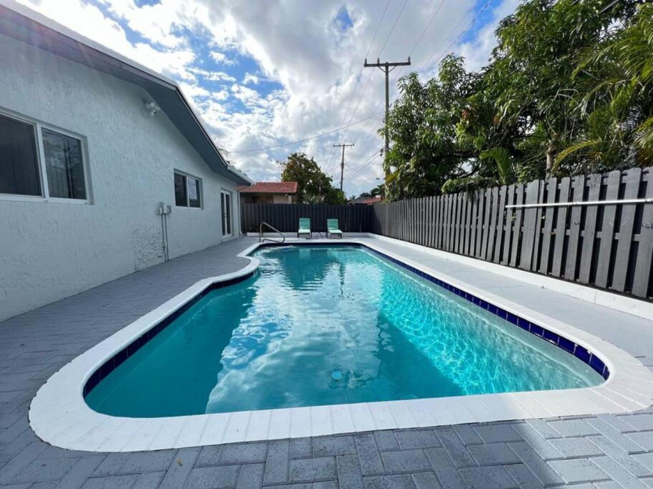 Fun Pool With Ping Pong Near Beaches And Airport Holiday home Fort Lauderdale