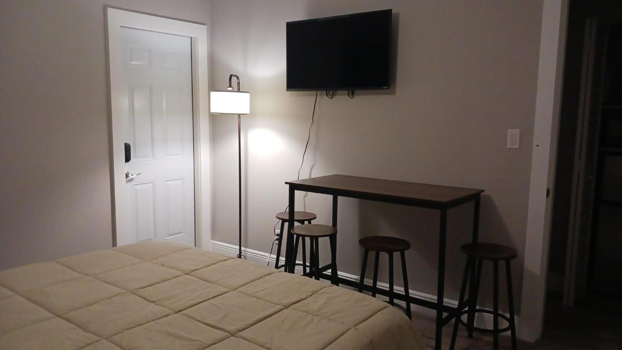 Apartment Two-bedroom Nearby Chase Stadium