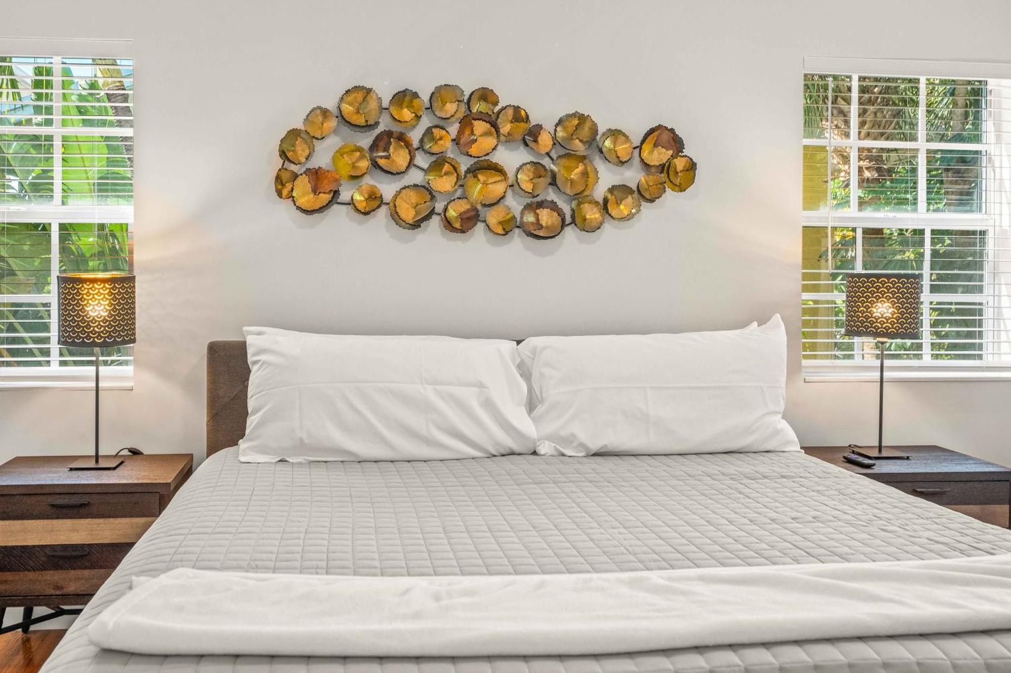 By The King Bed Lush Patio W Bbq Breakers Key Seven H0mes *
