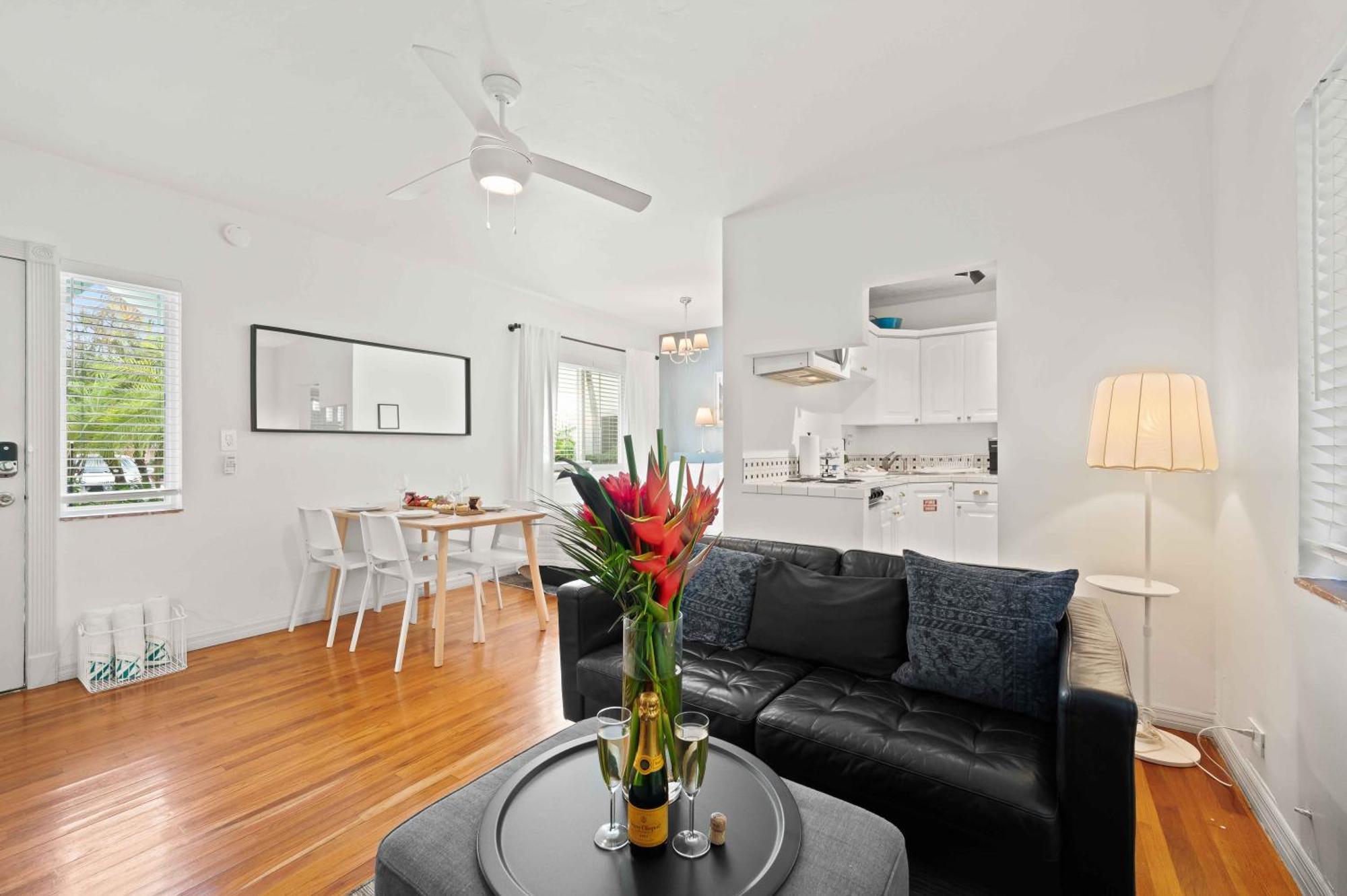 By The Lush Patio W Bbq Queen Bed Breakers Key Two H0mes Apartment Fort Lauderdale