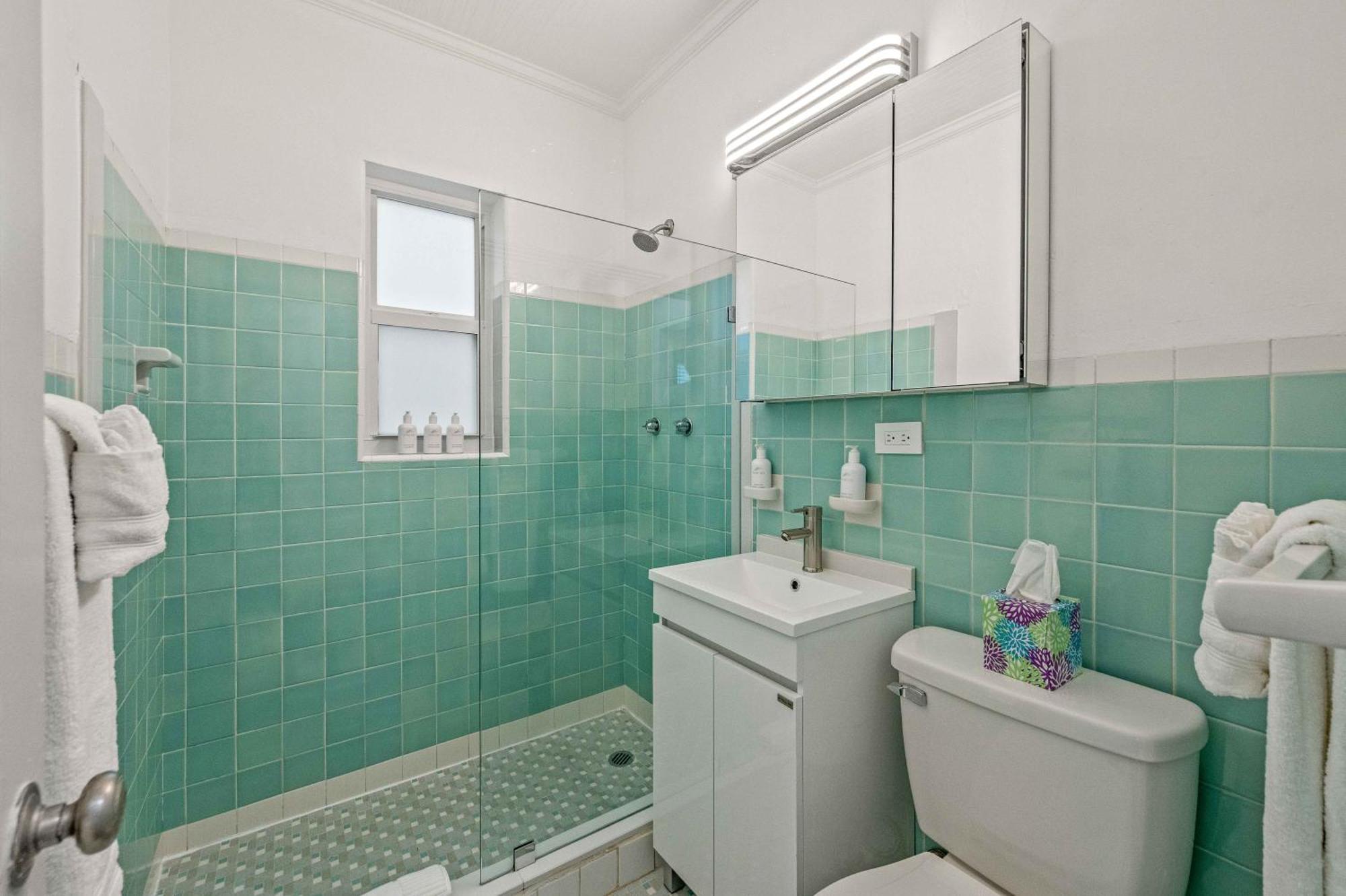 By The Lush Patio W Bbq Queen Bed Breakers Key Two H0mes * Fort Lauderdale