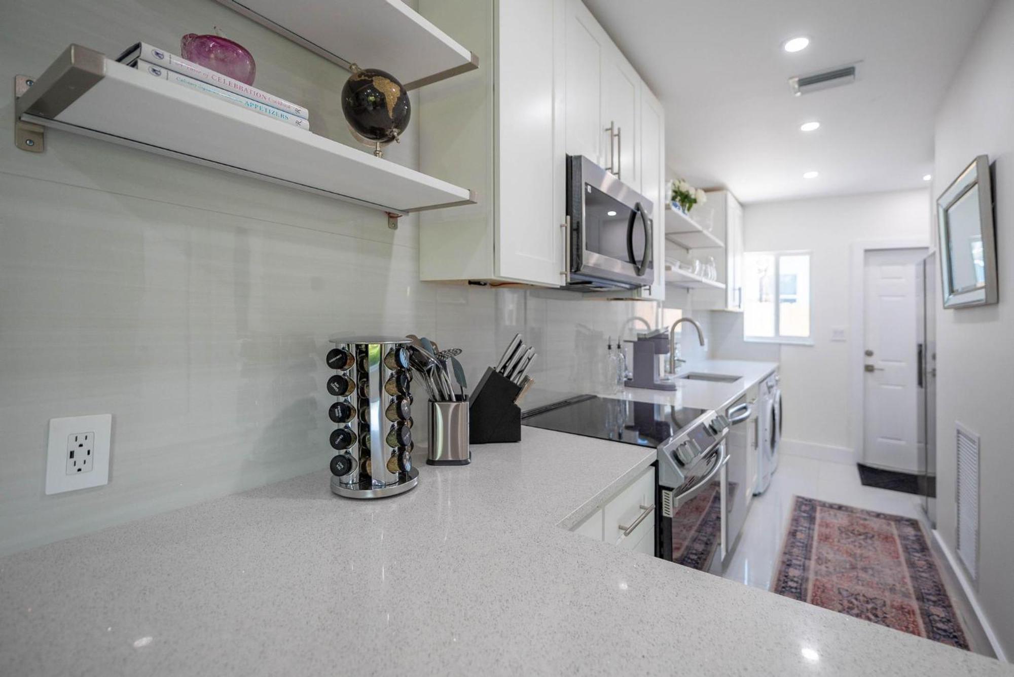Uhost Ai - Elegant 1b Haven In Lauderdale