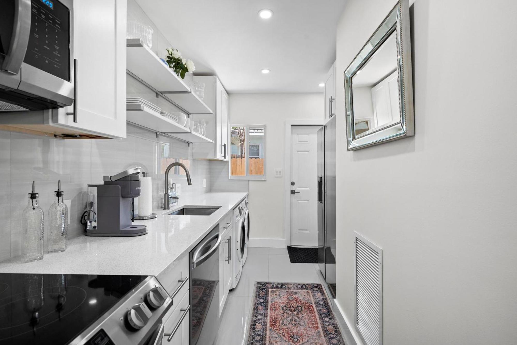 Uhost Ai - Elegant 1b Haven In Lauderdale Fort Lauderdale