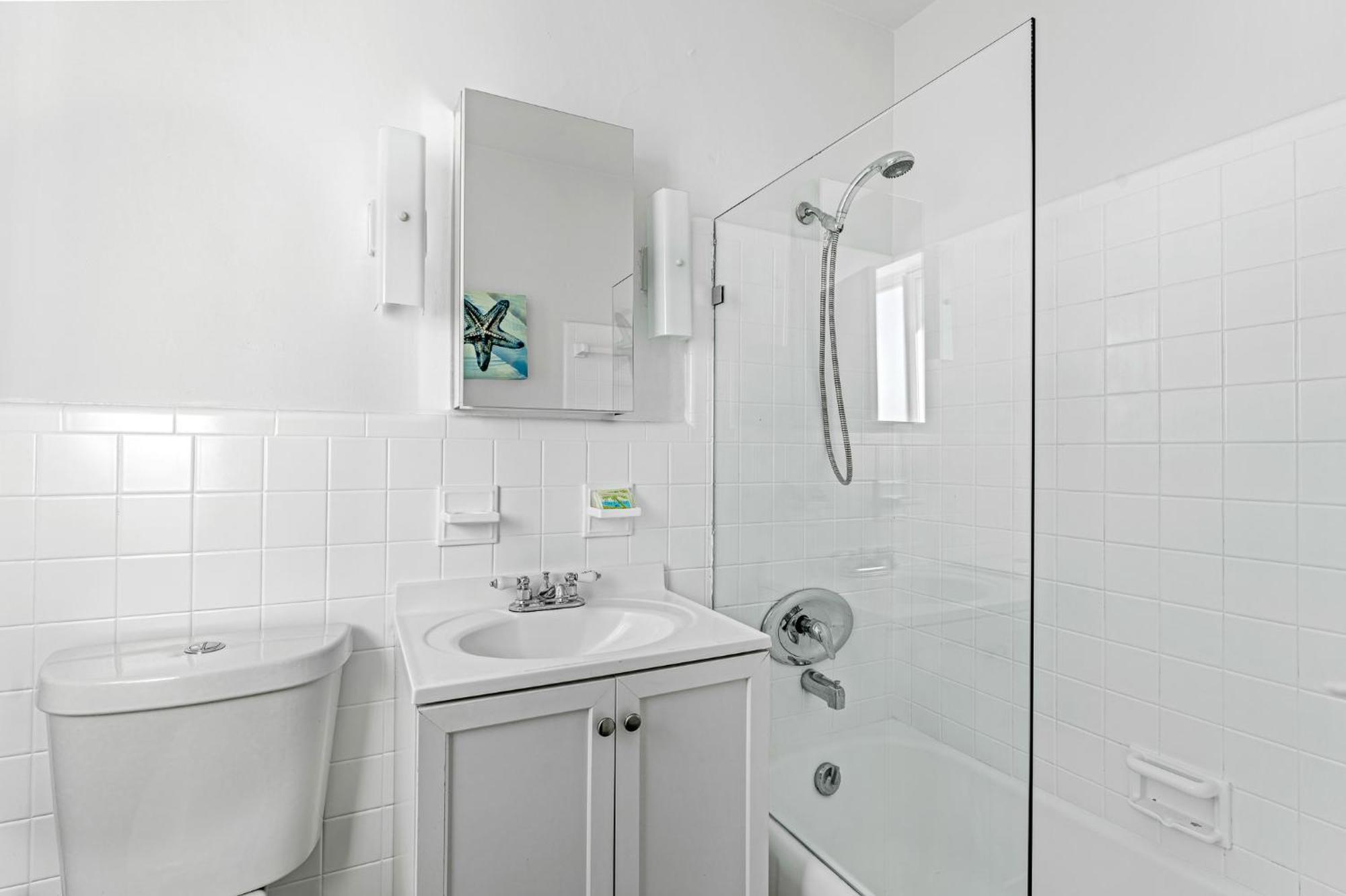 2-min Walk To The Beach! Sleeps 7 - Large 2br2ba #5 Apartment
