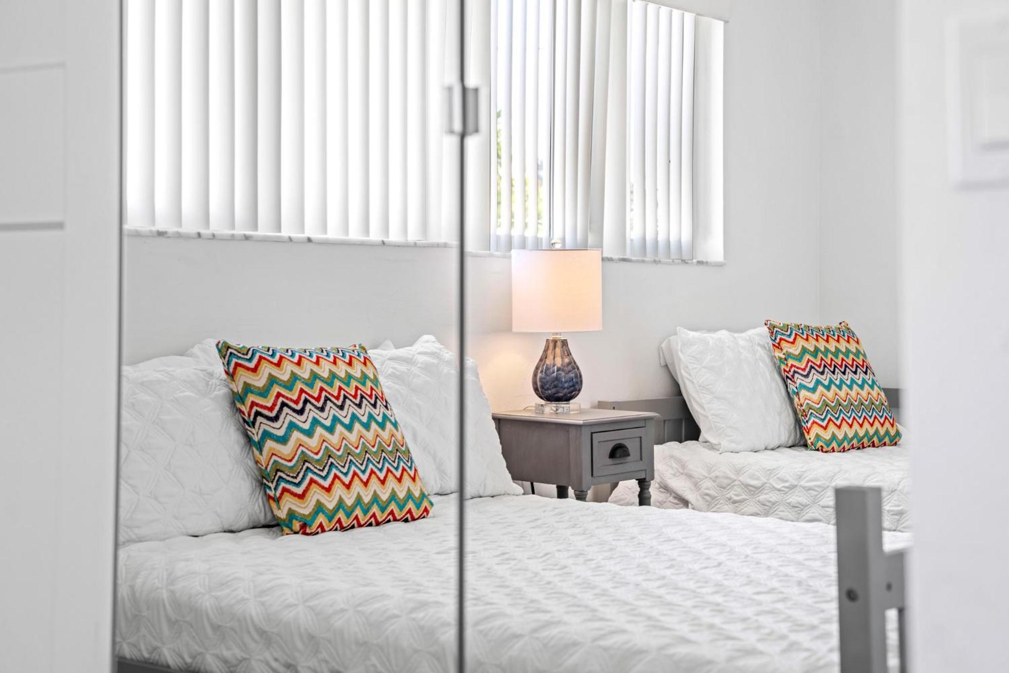2-min Walk To The Beach! Sleeps 7 - Large 2br2ba #5 Apartment *