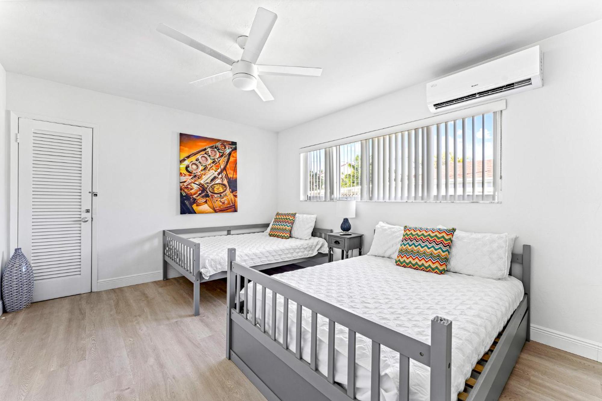 2-min Walk To The Beach! Sleeps 7 - Large 2br2ba #5 *