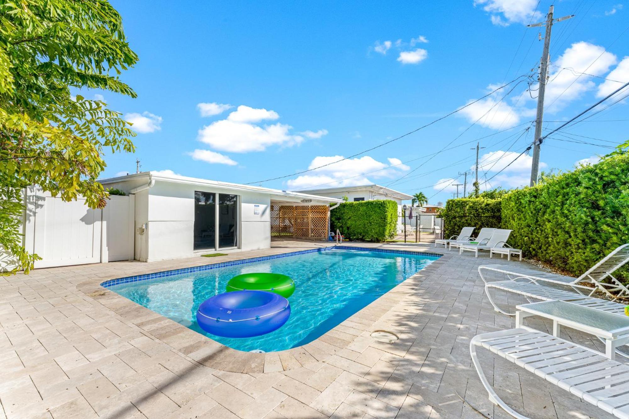 2-min Walk To The Beach! Sleeps 7 - Large 2br2ba #5 * Fort Lauderdale