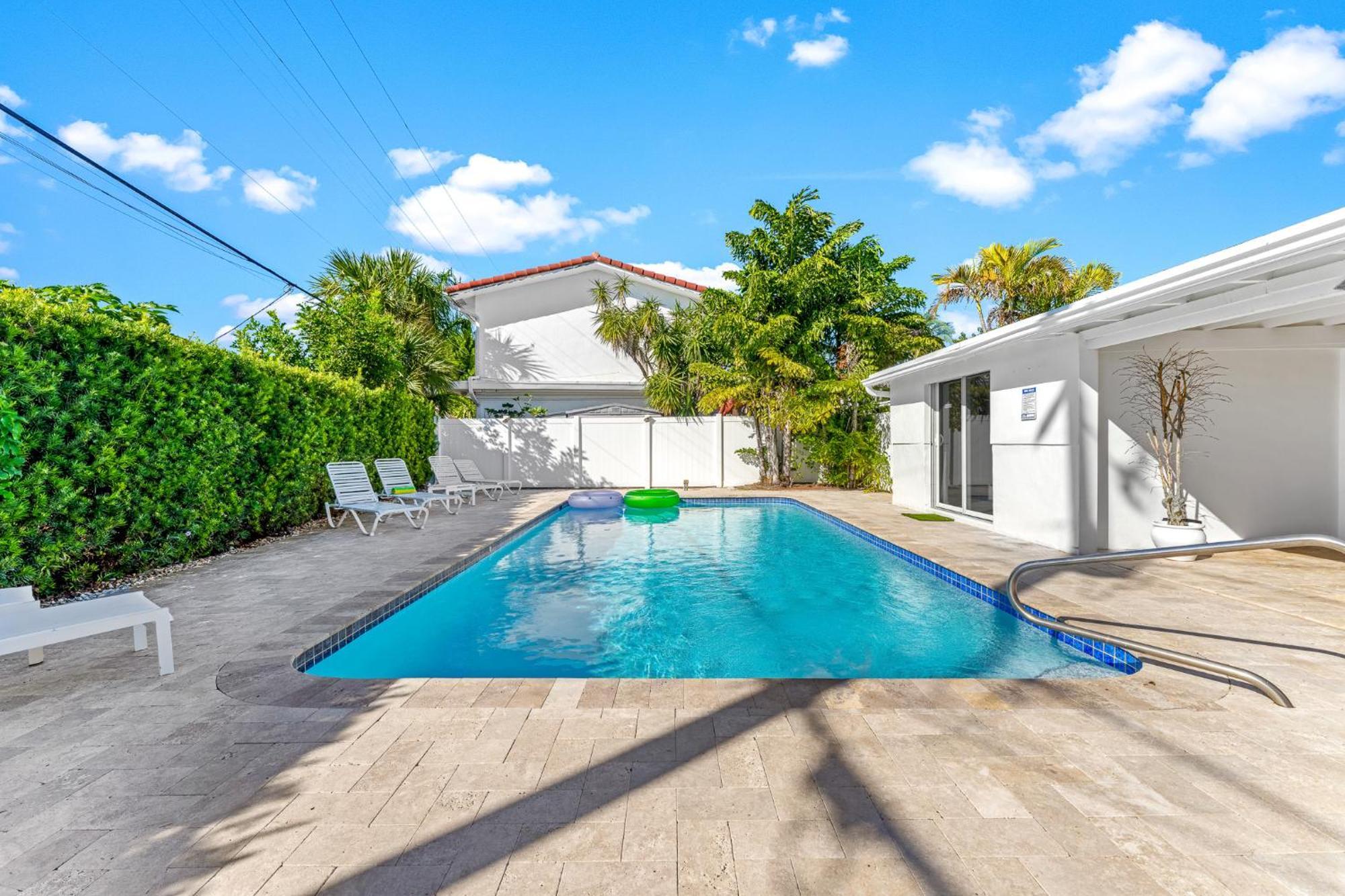 2-min Walk To The Beach! Sleeps 7 - Large 2br2ba #5 * Fort Lauderdale