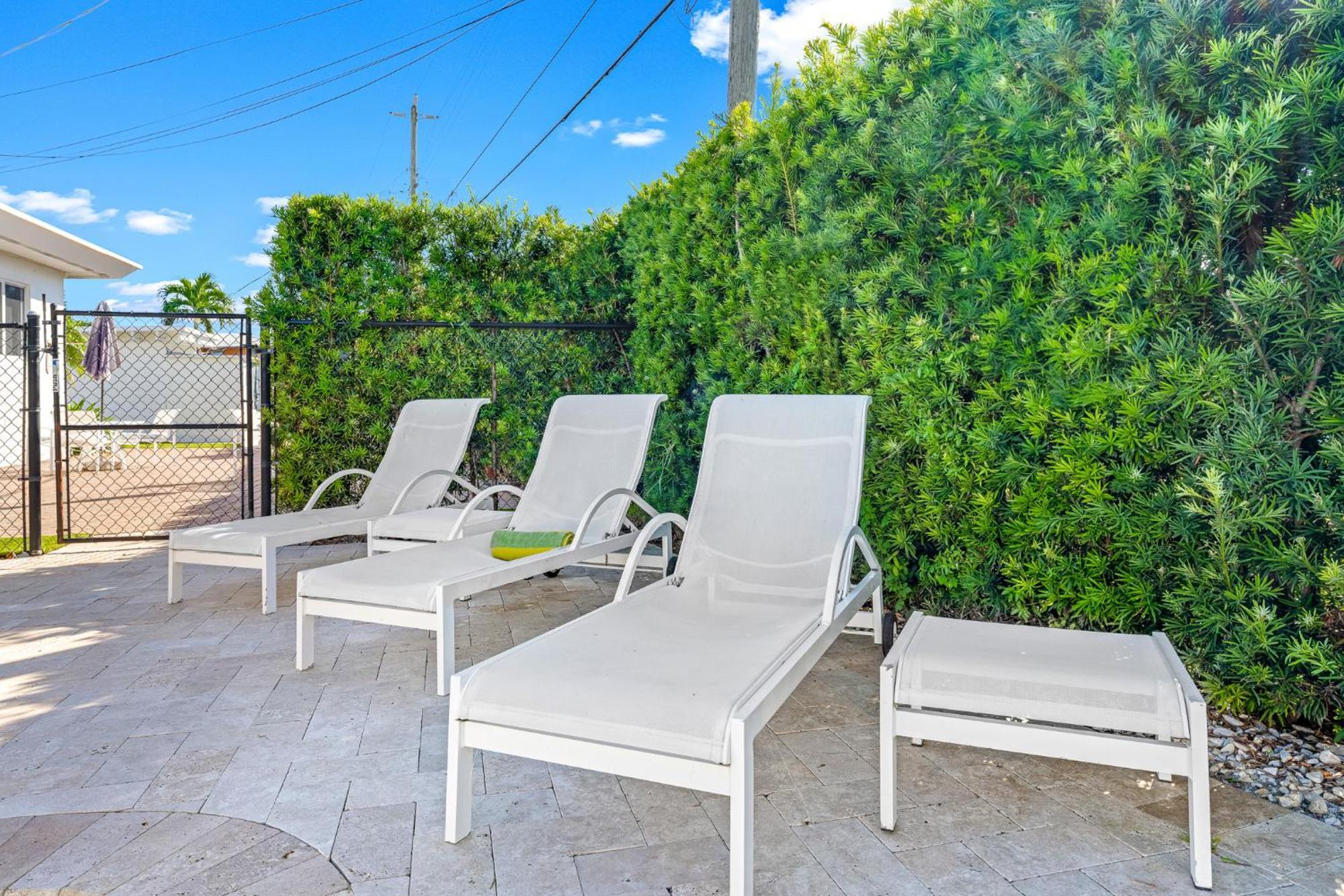 2-min Walk To The Beach! Sleeps 7 - Large 2br2ba #5 Apartment *