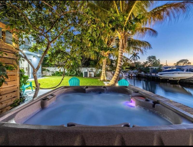 Hot Tub! Roof Top! Firepit! Boat Dock! * Fort Lauderdale