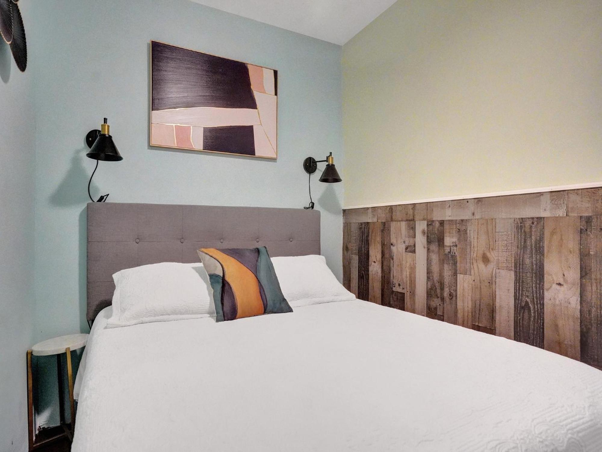 Guest house Gayclothing Optional Pool Retreat Men Only W Private Courtyard Fort Lauderdale