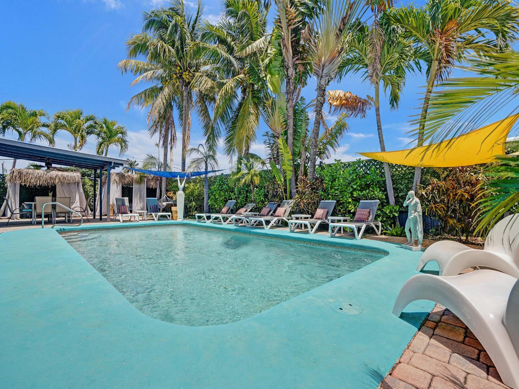 Gayclothing Optional Pool Retreat Men Only W Private Courtyard Guest house Fort Lauderdale