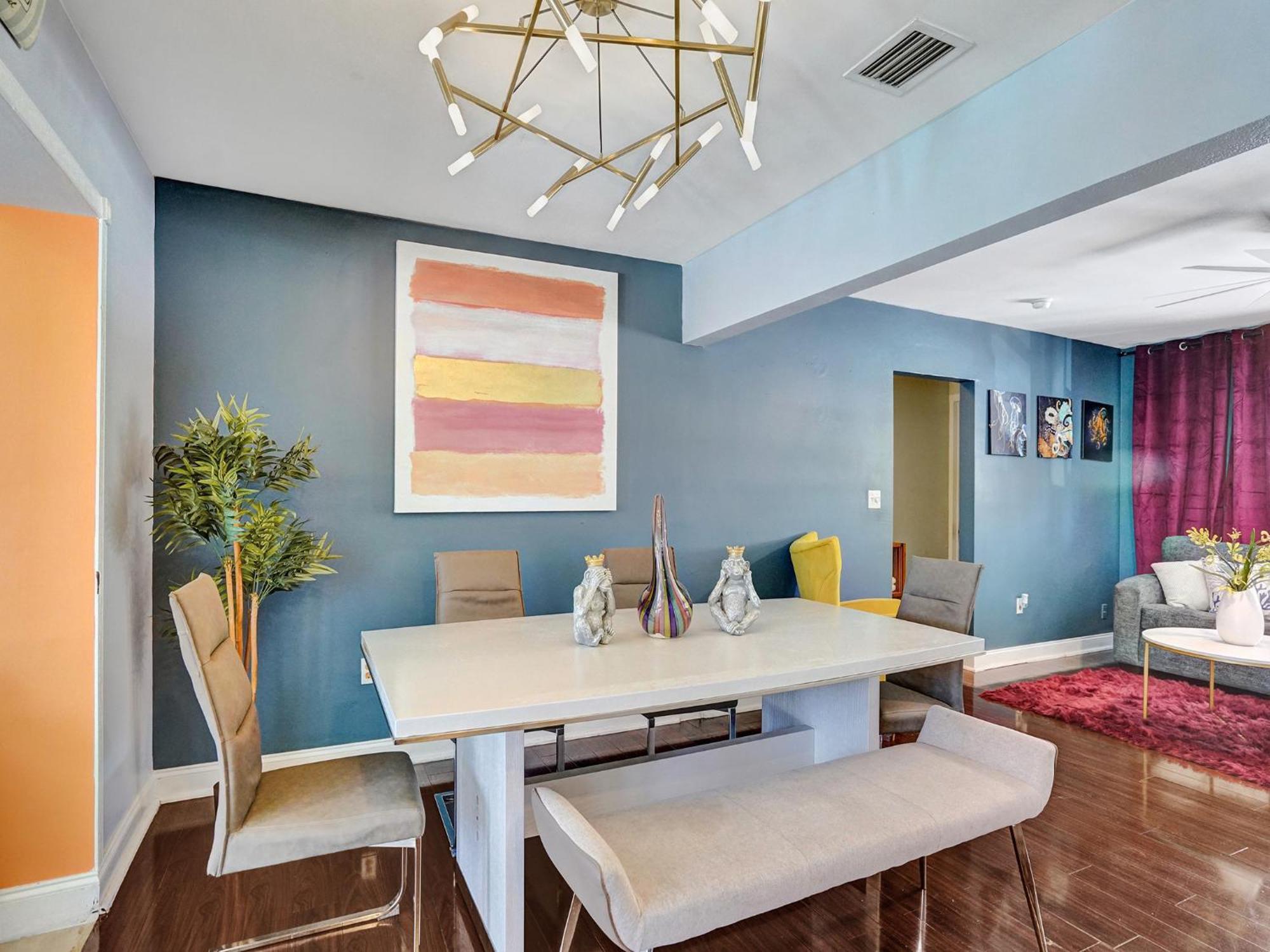 Large Gay Men's 1 Bedroom W Gameroom Heated Pool Clothing Optional * Fort Lauderdale