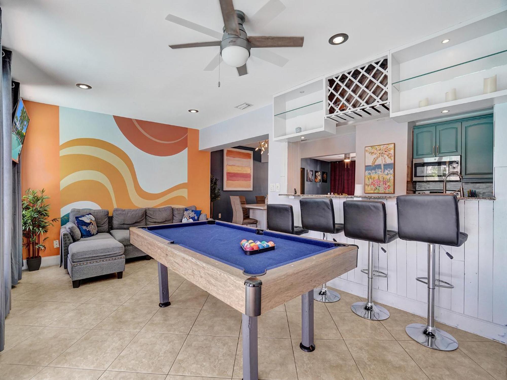 Large Gay Men's 1 Bedroom W Gameroom Heated Pool Clothing Optional Guest house Fort Lauderdale