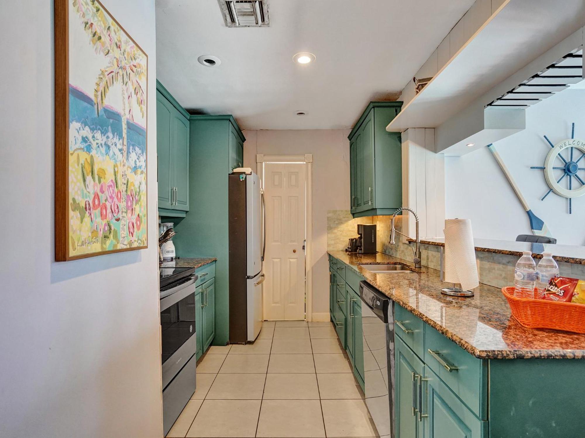 Large Gay Men's 1 Bedroom W Gameroom Heated Pool Clothing Optional Guest house Fort Lauderdale