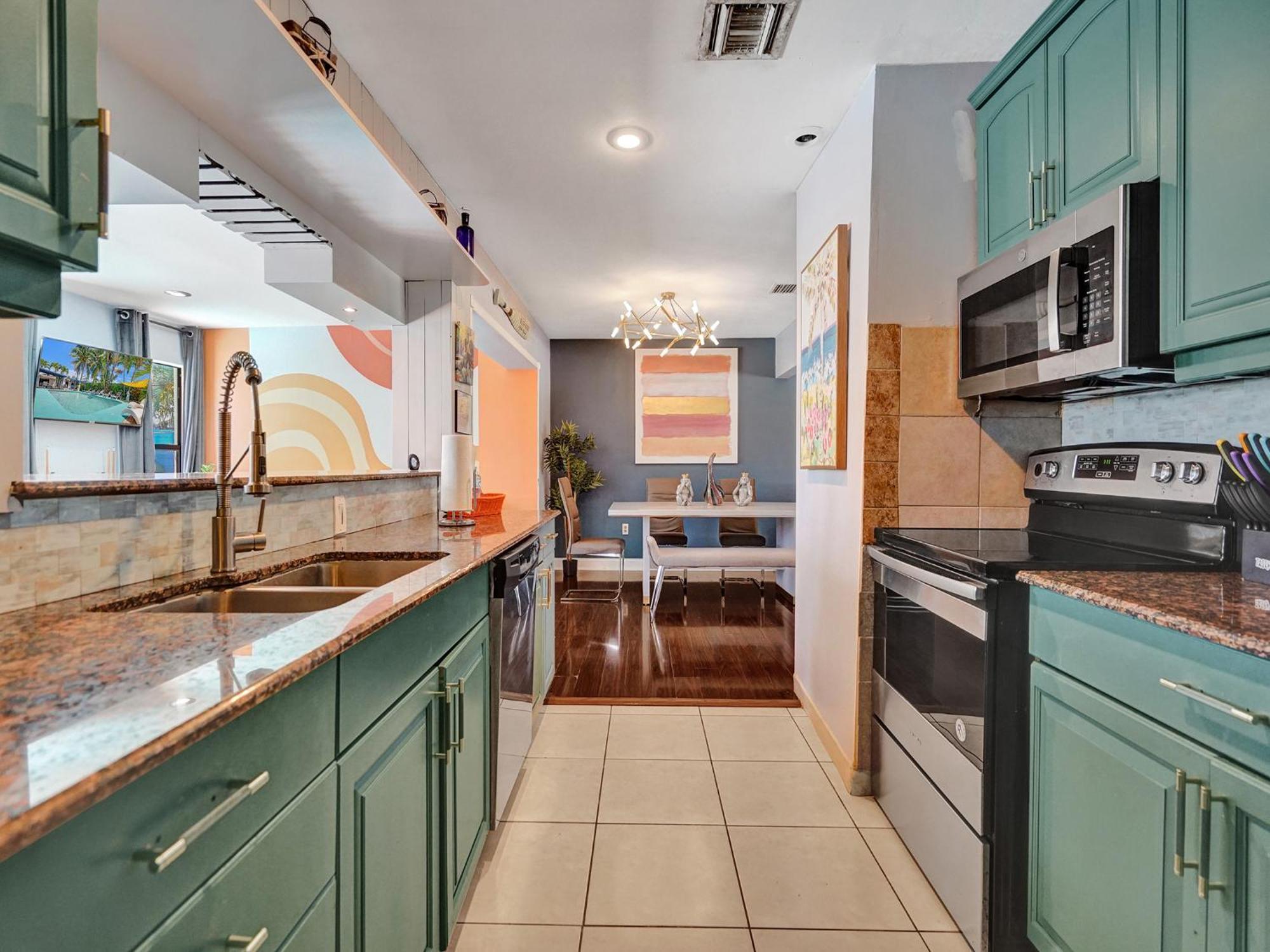 Guest house Large Gay Men's 1 Bedroom W Gameroom Heated Pool Clothing Optional *
