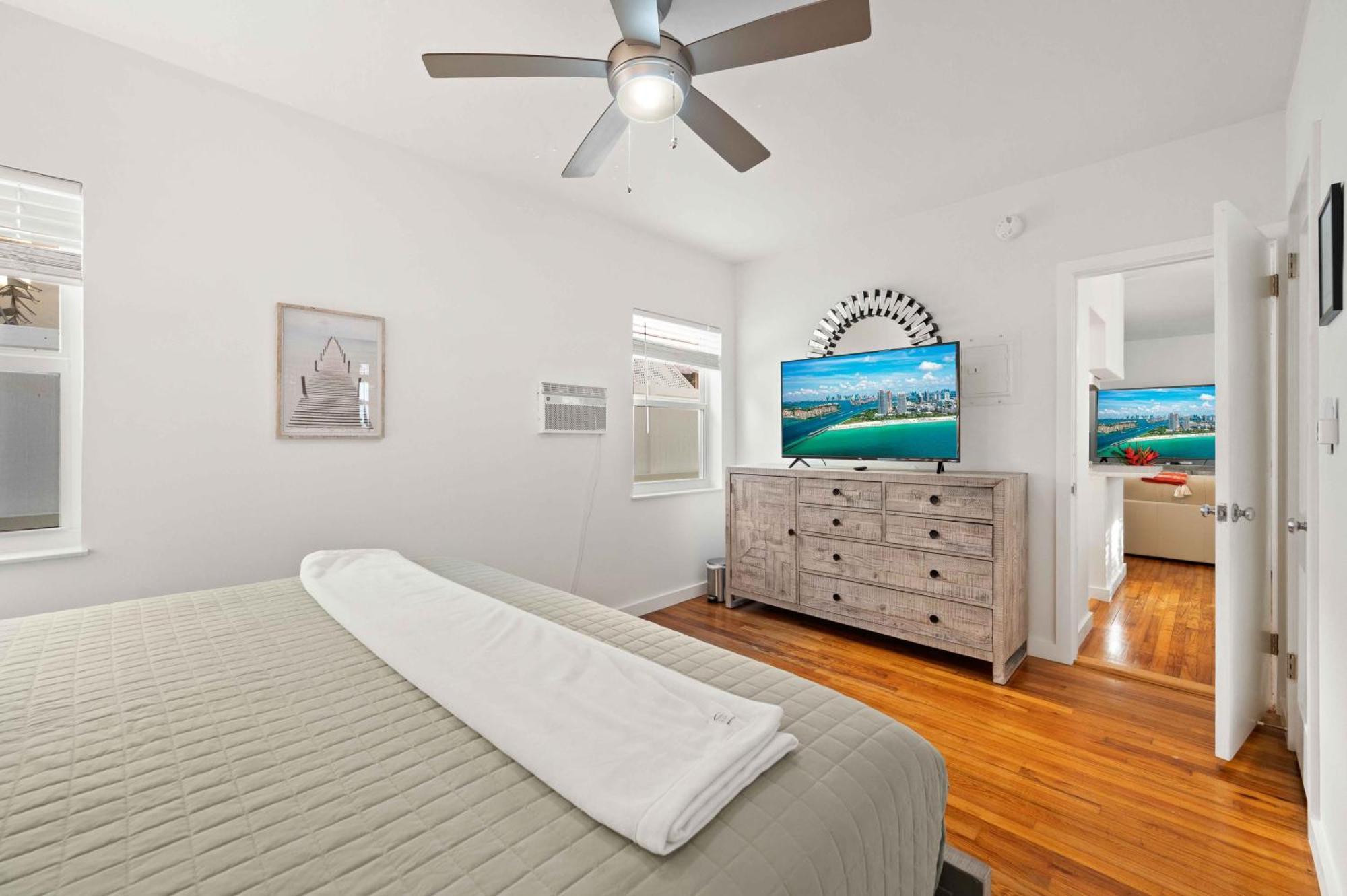 Apartment By The King Beds Lush Patio W Bbq Breakers Key One H0mes Fort Lauderdale