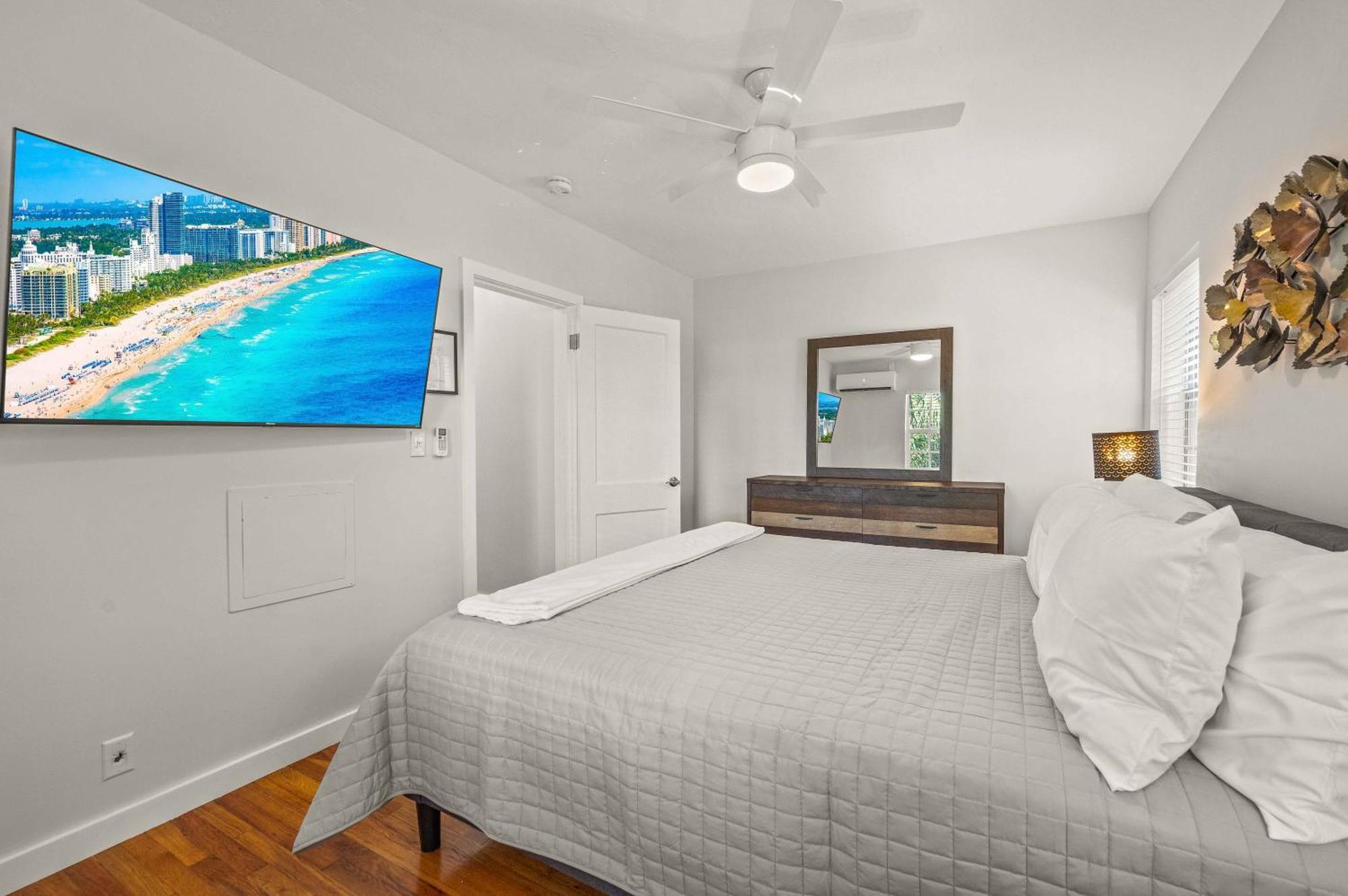 Apartment By The King Bed Lush Patio W Bbq Breakers Key Seven H0mes