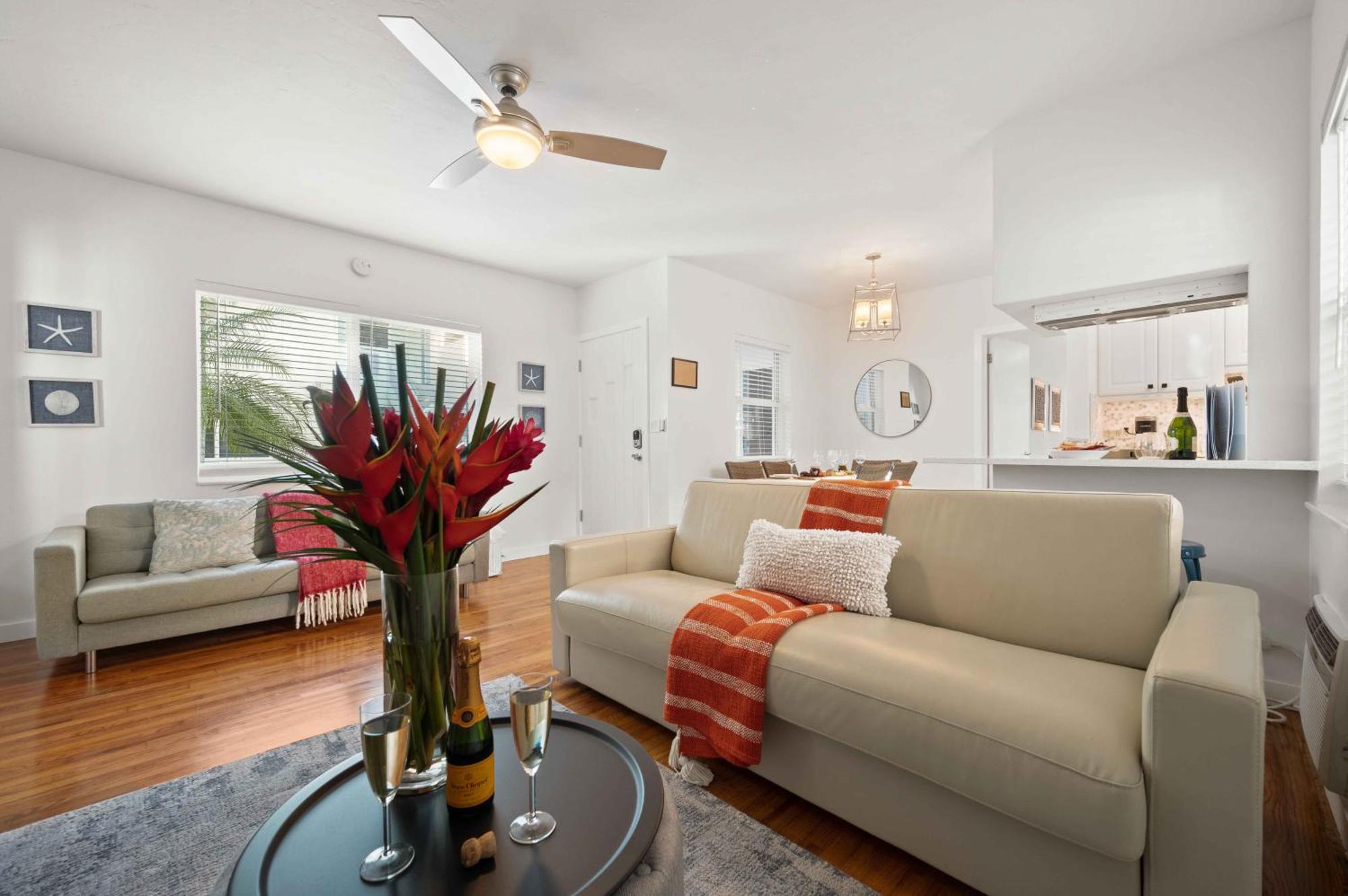 By The King Beds Lush Patio W Bbq Breakers Key One H0mes *